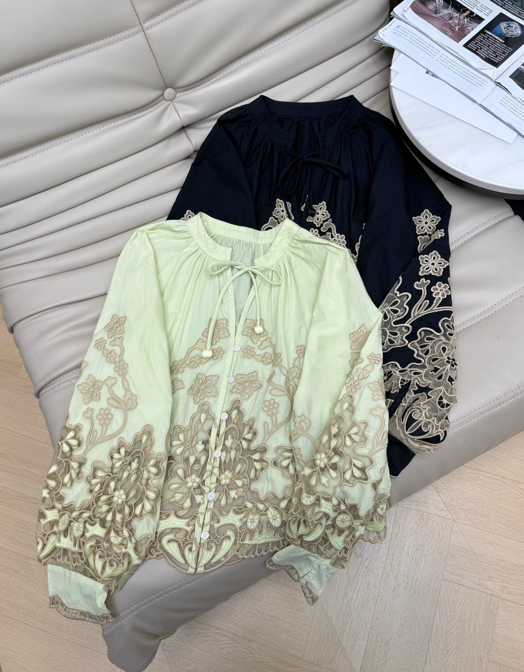 NO:932625,26Ss embroidered lace-up shirt is made of pure cotton, light and breathable, beige floral embroidery has a retro feel, lace-up neckline + hairy ball buttons, perfect details, super soft lace edges on cuffs and hem ~ can be worn for daily commuting and leisure, paired with high-waisted pants or skirts, for a fresh and elegant temperament. Recommend 34-36-38 two colors, skirts, shirts,1986090926Ss刺绣系带衬衫 纯棉轻薄透气,米色花卉刺绣超有复古感 领口系带+毛须球圆纽扣,细节满分,袖口和下摆蕾丝边超柔美～日常通勤、休闲都能穿,搭配高腰裤或半身裙,清新优雅气质拿捏住啦 推荐34-36-38 两色,,skirts,shirts,,Women's clothing