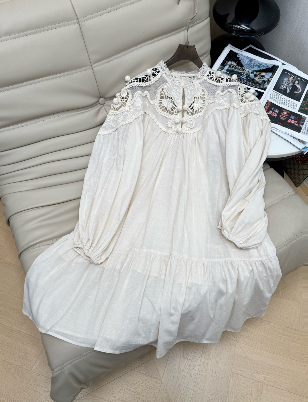 NO:948060,The new 26SS French heavy-duty design focuses on retro romance and high-end sense. Exquisite wear. The neckline and shoulders are designed with exquisite hollow lace crochet, with a small stand-up collar and a half-buttoned V-neck, which visually looks slim and elegant. Loose lantern sleeves + high waistline design, and the skirt spreads in an A-line shape, which can effectively modify the shoulder width and waist and abdomen lines, show long legs, and is tolerant to the body. Lazy French style is full  Recommend SML,,skirts,1986090926SS新款法式重工设计款主打复古浪漫与高级感 精致穿搭 领口与肩部采用精致的镂空蕾丝钩花设计,搭配小立领和半开扣V领,视觉上显瘦又显气质 宽松灯笼袖 + 高腰线设计,裙摆呈A字散开,能有效修饰肩宽和腰腹线条,显大长腿,对身材包容性强 慵懒法式风拉满 推荐SML,,skirts,,Women's clothing
