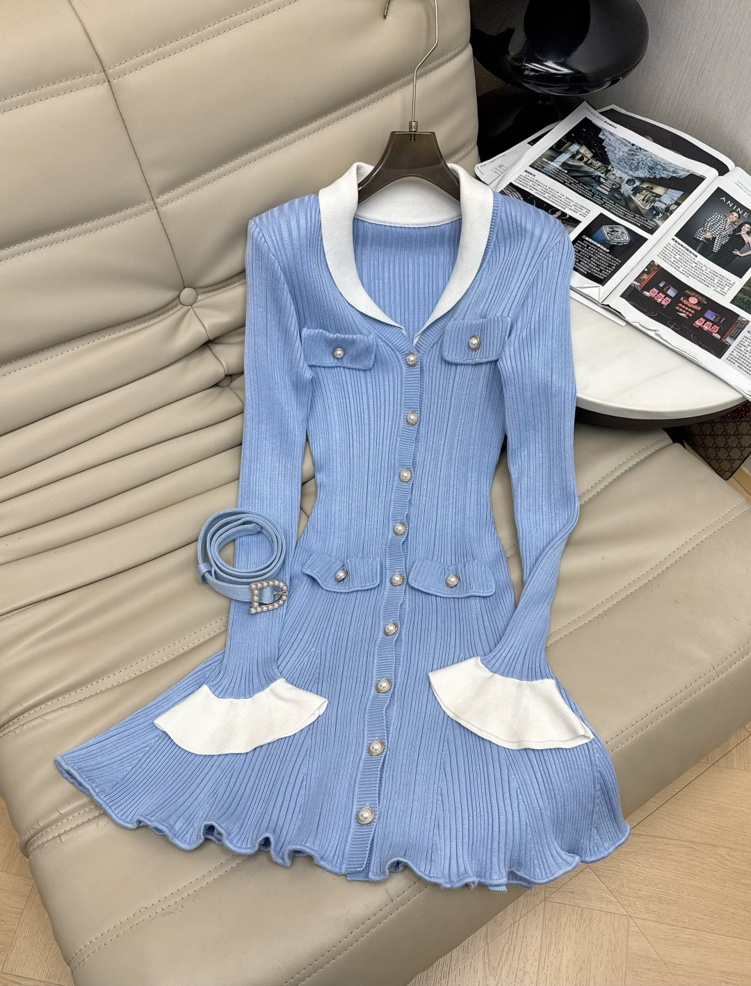 NO:954029,SP 2026 Spring and Autumn Series blue and white color-blocked dress, V-neck + fishtail skirt, full of elegance. Knitted fabric, metal pearl buttons and belt design, full of details, modifying the figure. White splicing on the cuffs and neckline adds a layered look!  Recommend 1 color SML,,skirts,19860909SP 2026春秋系列蓝白拼色连衣裙,V领+鱼尾裙摆,优雅气质满分 针织面料 金属珍珠纽扣和腰带设计,细节感十足,修饰身形.袖口和领口白色拼接,层次感UP！推荐1色SML,,skirts,,Women's clothing