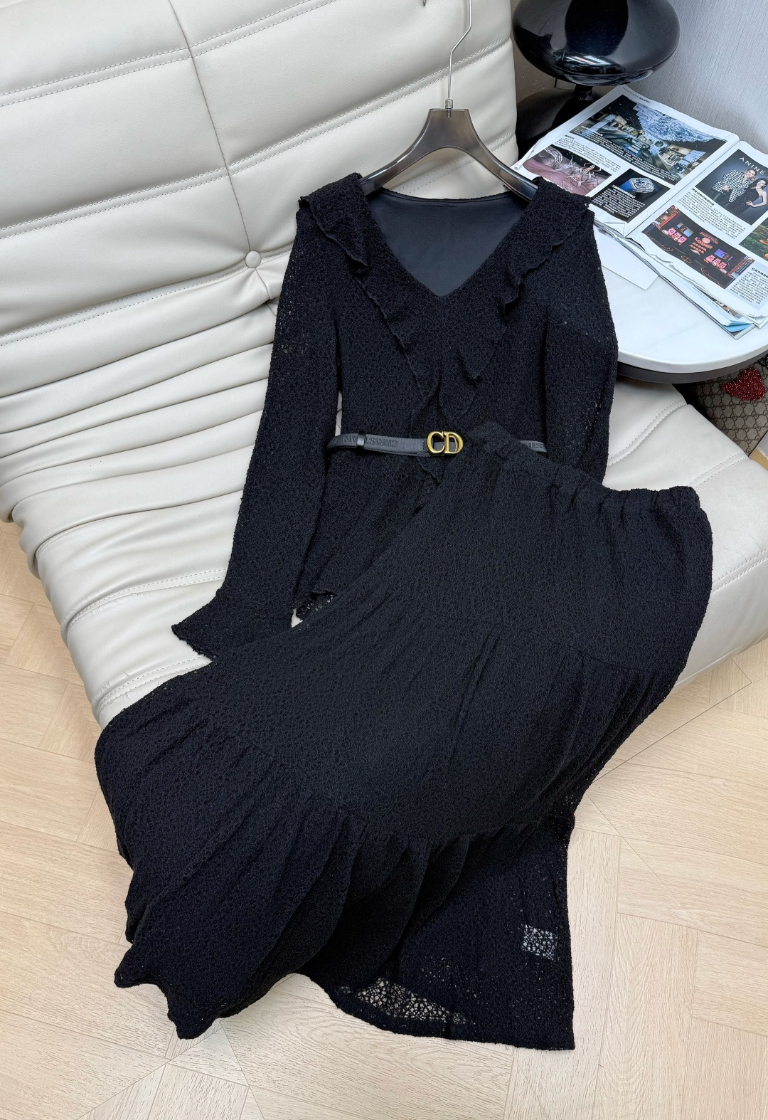 NO:955179,2026Ss early autumn lace V-neck suit with belt point, ruffled drooping waist version, the upper body is slim, gentle and intellectual, the lace fabric has fine hollow patterns, the top exposes just a part of the collarbone, the skirt has a tight waist design, it is super tolerant, the hem is the most droopy, and meets the needs of different body types. Recommend 2 colors of SML,,skirts,198609092026Ss早秋蕾丝V领套装配腰带点 荷叶边下垂收腰版型 上身显瘦温柔知性 蕾丝面料有细密的镂空花纹 上衣露出一截锁骨刚好 半裙送紧腰设计包容性超级强 裙摆垂最感强 满足不同身材需求 推荐2色SML,,skirts,,Women's clothing