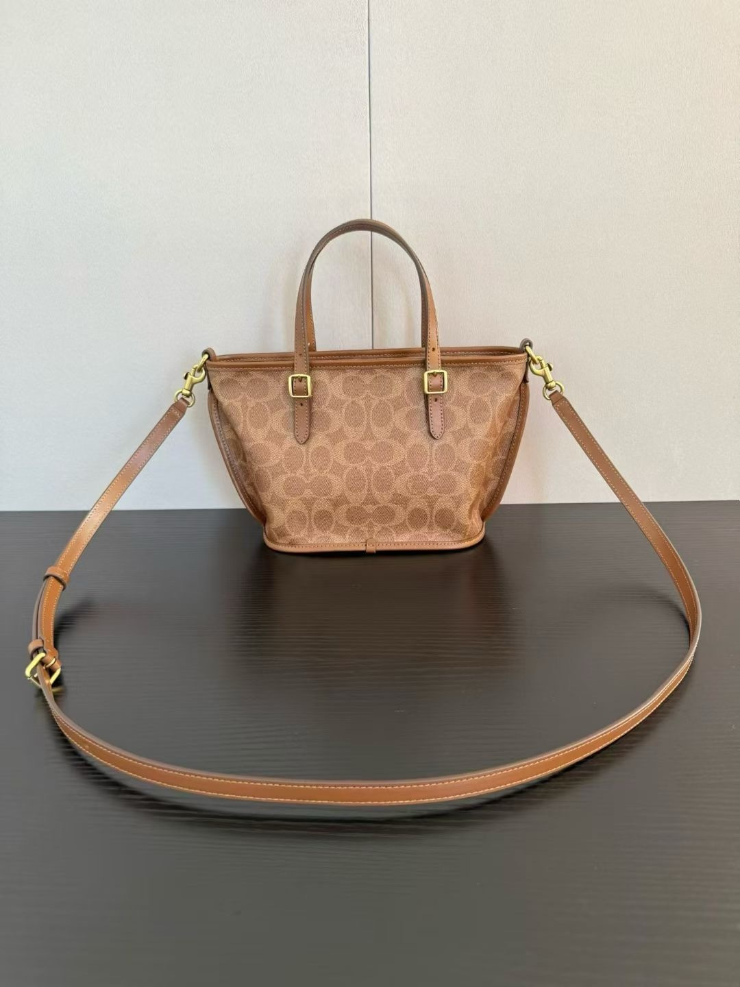 Coach ～原Coach蔻驰 CCD94 taxitote21系列新款菜篮子托特包手提斜挎包