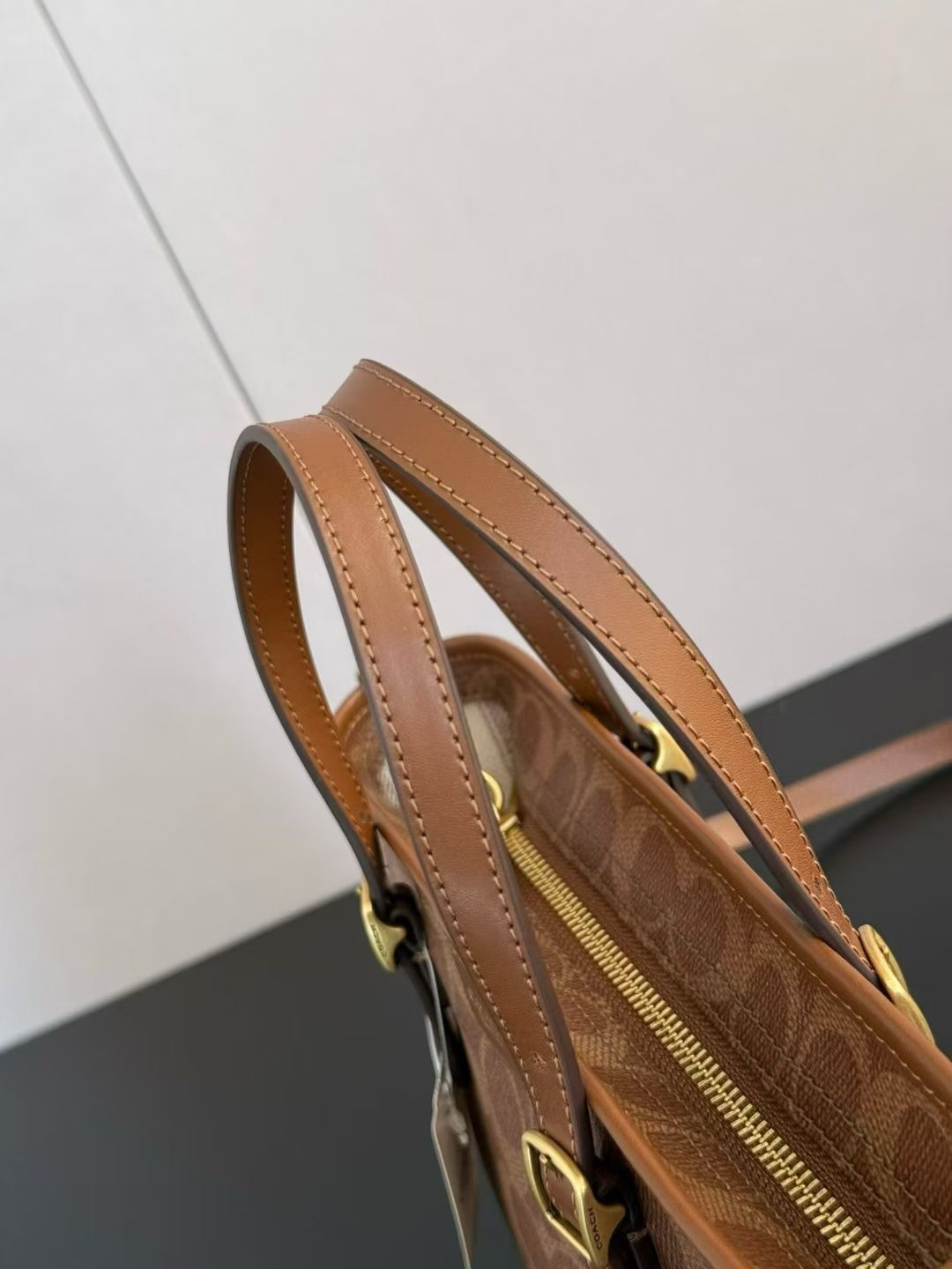 Coach ～原Coach蔻驰 CCD94 taxitote21系列新款菜篮子托特包手提斜挎包