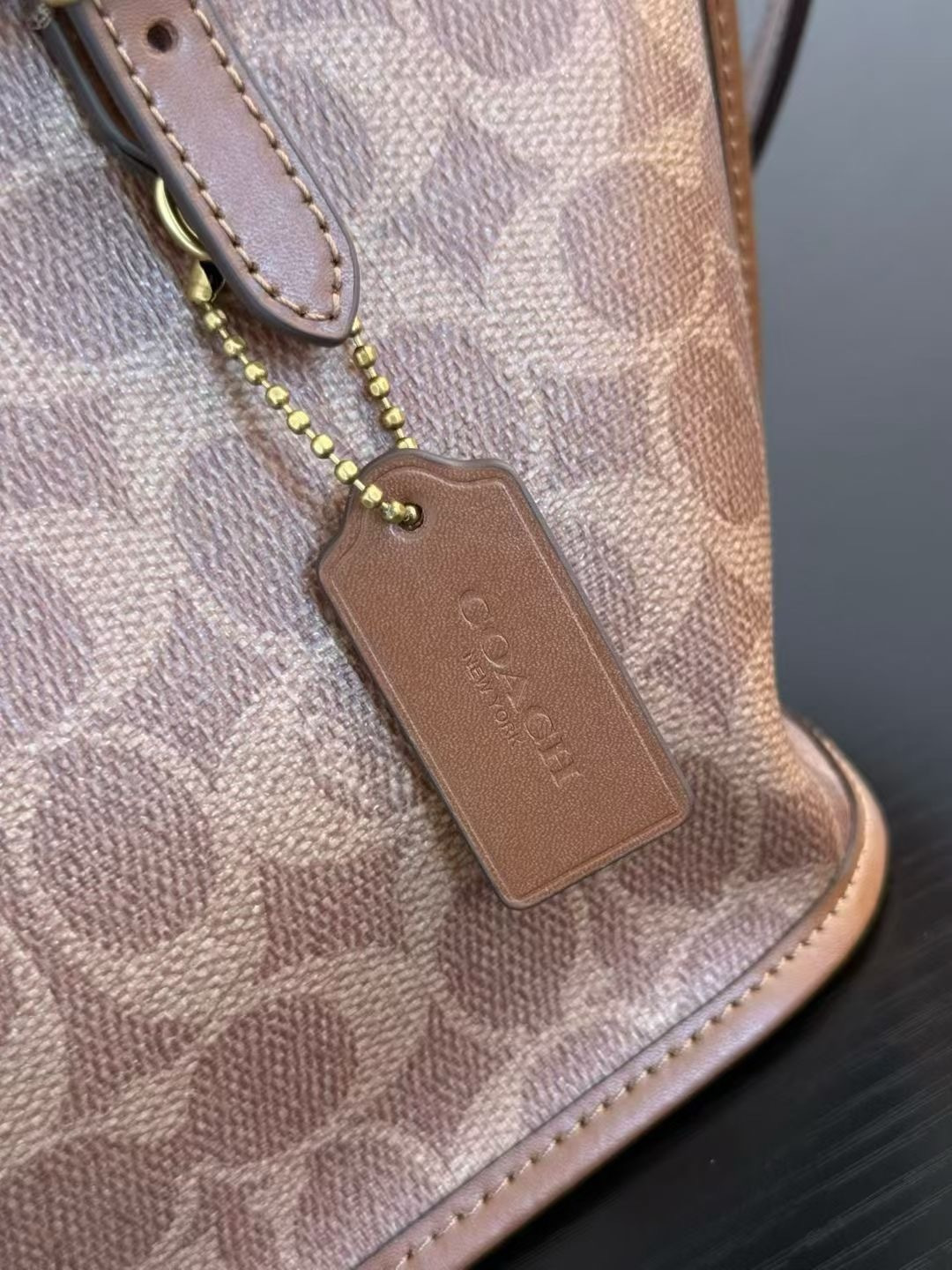 Coach ～原Coach蔻驰 CCD94 taxitote21系列新款菜篮子托特包手提斜挎包