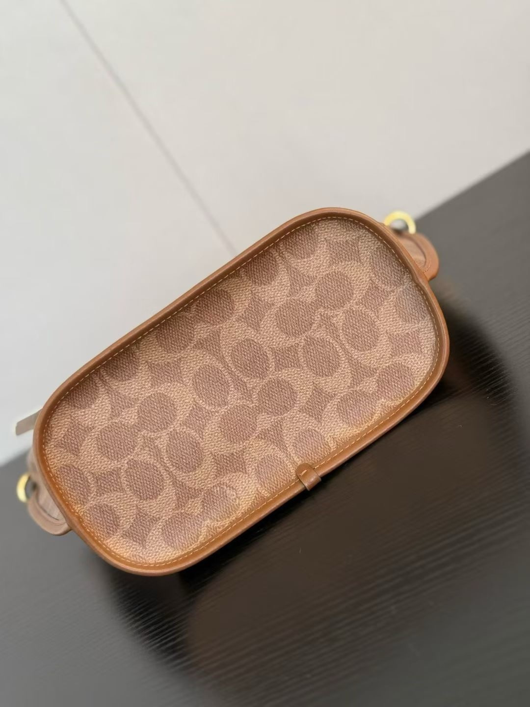 Coach ～原Coach蔻驰 CCD94 taxitote21系列新款菜篮子托特包手提斜挎包