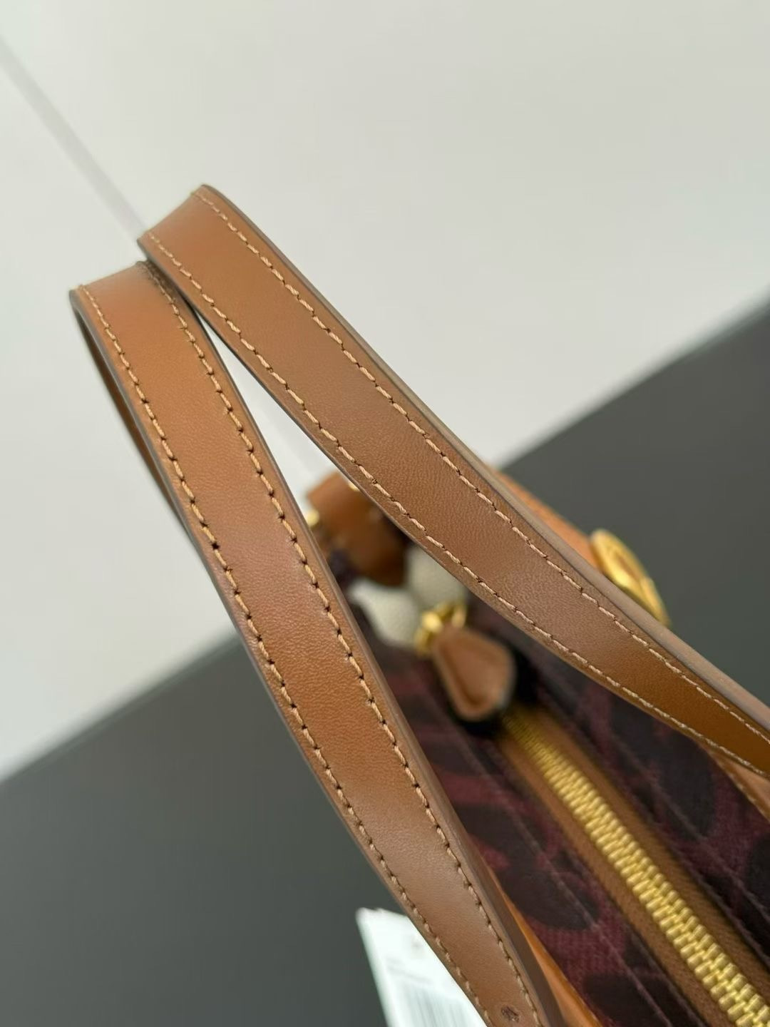 Coach ～原Coach蔻驰 CCD94 taxitote21系列新款菜篮子托特包手提斜挎包