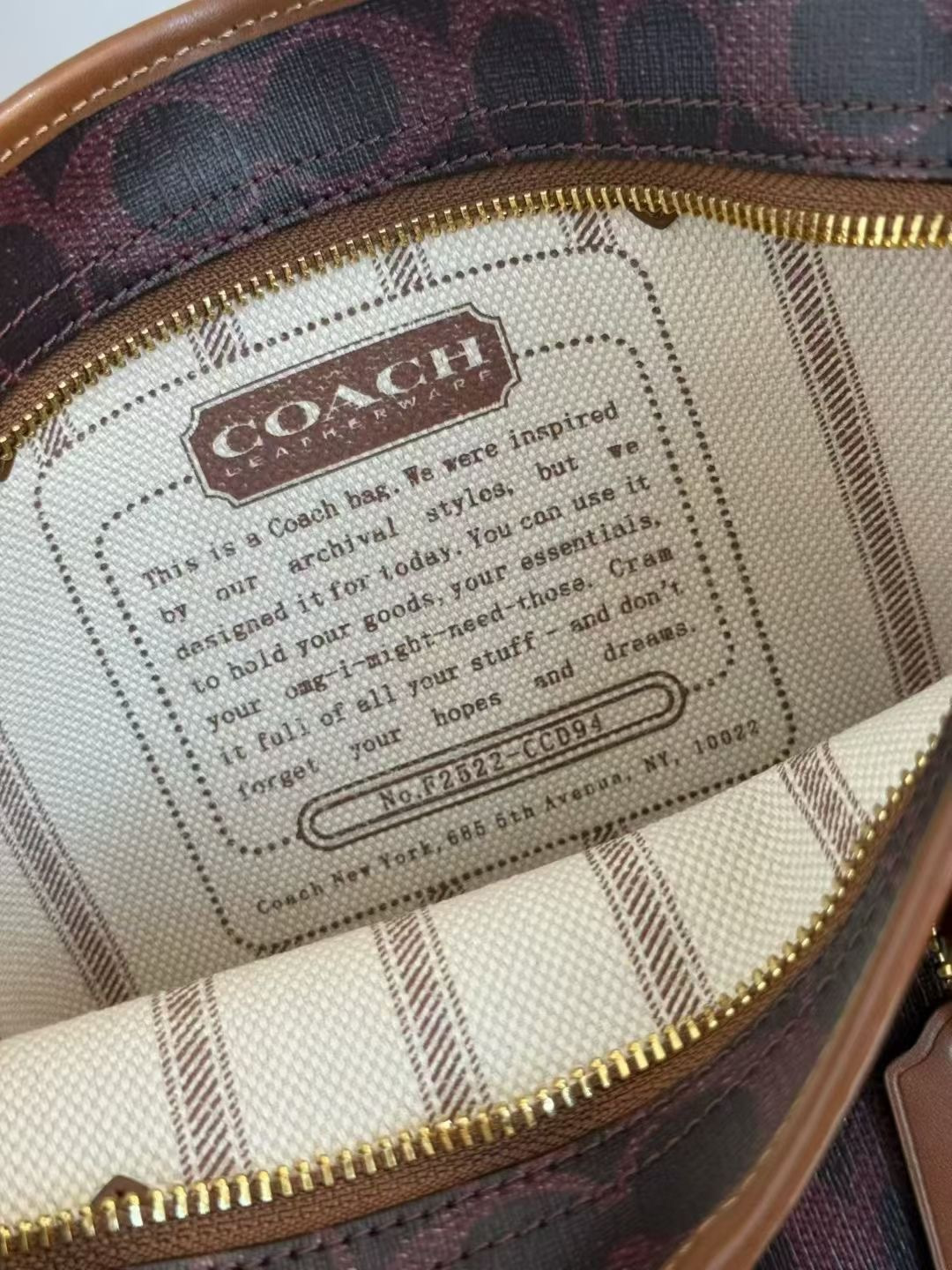 Coach ～原Coach蔻驰 CCD94 taxitote21系列新款菜篮子托特包手提斜挎包