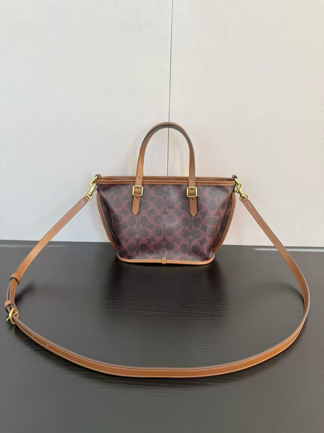 Coach ～原Coach蔻驰 CCD94 taxitote21系列新款菜篮子托特包手提斜挎包