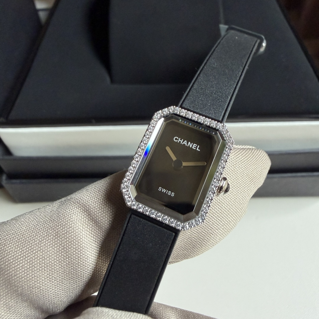 Часы Chanel