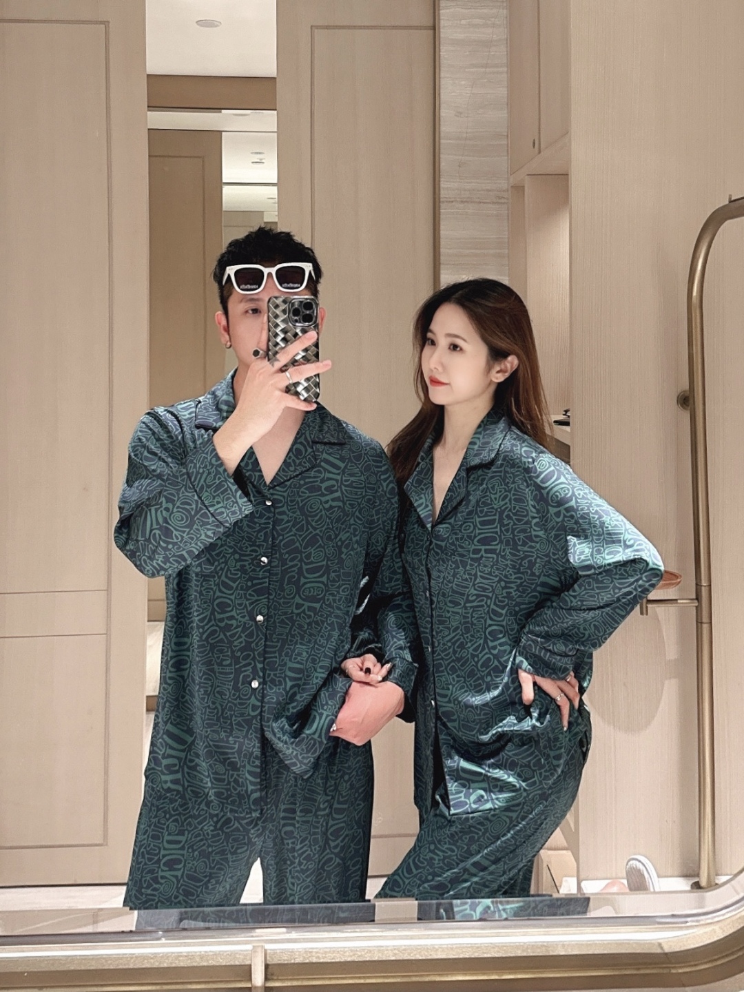  派家原创  新款上新🆕 🔥🔥迪迪家 高端家居服套装，长袖长裤 男女同款，采用高定韩国丝面料，上身效果舒