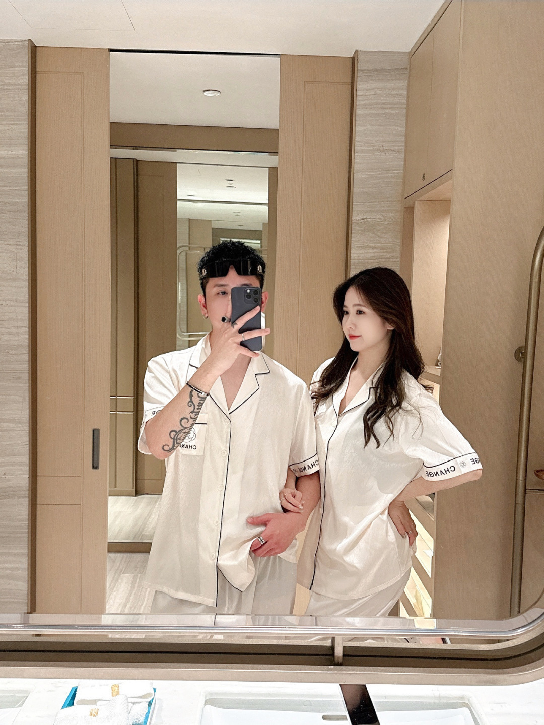 NO:128367,Paijia original new style new Xiangxiang couples men and women same suits Three-piece short-sleeved shorts trousers high-end home clothing suits, men and women same styles, using high-end Korean silk fabrics, comfortable upper body effect, size M-3XL (silk products should not be machine-washed, recommended to wash by hand or laundry bags), shorts, T-shirt, real silk, alexander wang19860909派家原创 新款上新 香香 情侣男女同款套装 三件套短袖短裤长裤 高端家居服套装,男女同款,采用高定韩国丝面料,上身效果舒适,尺码M—3XL（真丝产品切勿机洗,建议手洗或者洗衣袋洗）,,shorts,T-shirt,real silk,alexander wang,Men's clothing