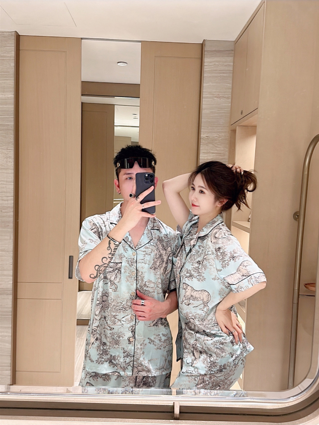 NO:128370,Paijia original new model is available. Didi high-end home clothing set. Three-piece short-sleeved shorts and trousers. The same style for couples, using high-end Korean silk fabric, comfortable upper body effect, size M-3XL (silk products should not be machine-washed, it is recommended to wash by hand or wash with laundry bags), shorts, T-shirt, real silk, alexander wang19860909派家原创 新款上市 迪迪 高端家居服套装 三件套短袖短裤长裤 情侣男女同款,采用高定韩国丝面料,上身效果舒适,尺码M—3XL（真丝产品切勿机洗,建议手洗或者洗衣袋洗）,,shorts,T-shirt,real silk,alexander wang,Men's clothing