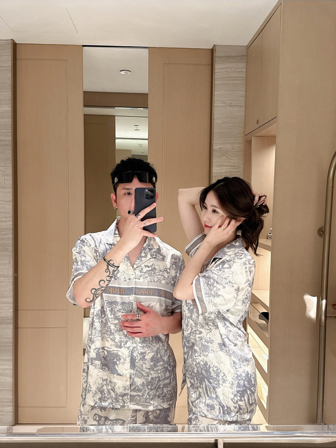 NO:142095,Paijia original new model is available. Didi high-end home clothing set. Three-piece short-sleeved shorts and trousers. The same style for couples, using high-end Korean silk fabric, comfortable upper body effect, size M-3XL (silk products should not be machine-washed, it is recommended to wash by hand or wash with laundry bags), shorts, T-shirt, real silk, alexander wang19860909派家原创 新款上市 迪迪 高端家居服套装 三件套短袖短裤长裤 情侣男女同款,采用高定韩国丝面料,上身效果舒适,尺码M—3XL（真丝产品切勿机洗,建议手洗或者洗衣袋洗）,,shorts,T-shirt,real silk,alexander wang,Men's clothing