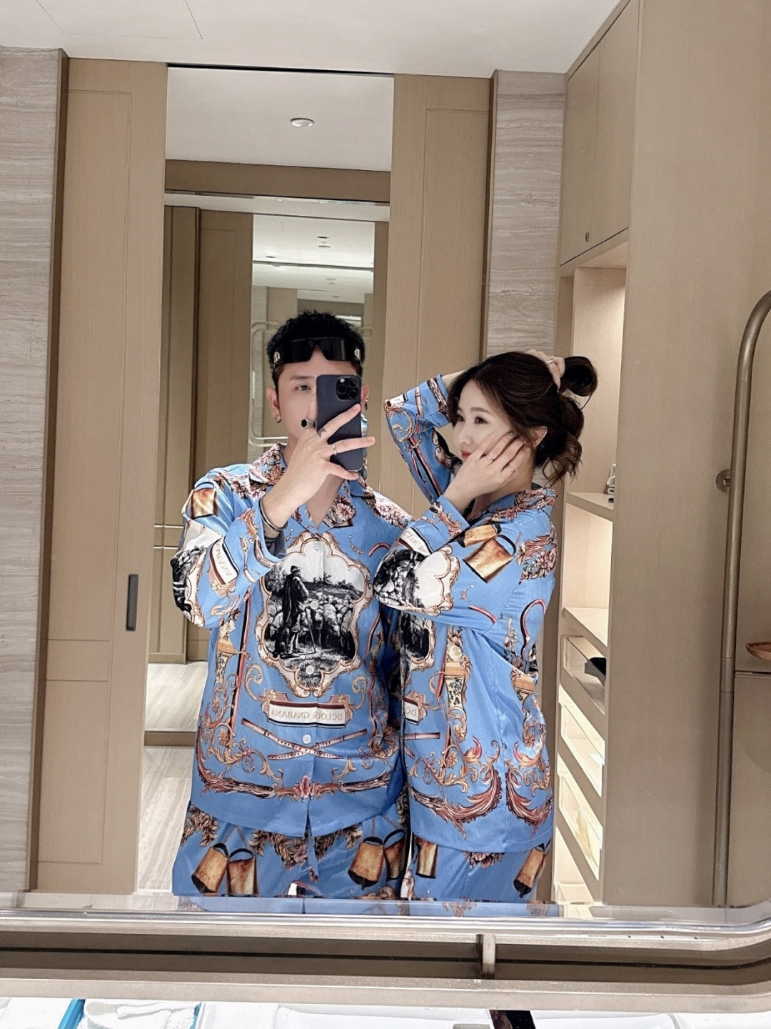 NO:128365,Paijia original new model is available OG high-end home clothing suit, long-sleeved trousers, same style for couples, high-end Korean silk fabric, comfortable upper body effect, size M-3XL (silk products should not be machine-washed, it is recommended to wash by hand or wash with laundry bag), real silk, alexander wang19860909派家原创 新款上市 OG 高端家居服套装,长袖长裤 情侣男女同款,采用高定韩国丝面料,上身效果舒适,尺码M—3XL（真丝产品切勿机洗,建议手洗或者洗衣袋洗）,,real silk,alexander wang,Men's clothing