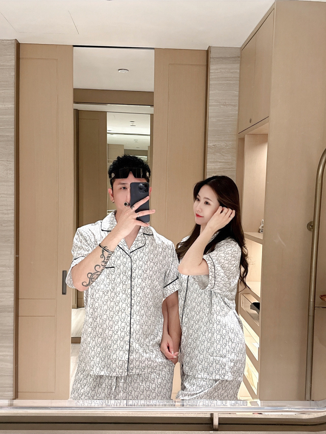 NO:128361,Paijia original new model is available. Didi high-end home clothing set. Short-sleeved shorts. The same style for couples, men and women, uses high-quality Korean silk fabric, with comfortable upper body effect, size M-3XL (silk products should not be washed by machine, it is recommended to wash by hand or wash with laundry bag), shorts, T-shirt, real silk, alexander wang19860909派家原创 新款上市 迪迪 高端家居服套装 短袖短裤 情侣男女同款,采用高定韩国丝面料,上身效果舒适,尺码M—3XL（真丝产品切勿机洗,建议手洗或者洗衣袋洗）,,shorts,T-shirt,real silk,alexander wang,Men's clothing