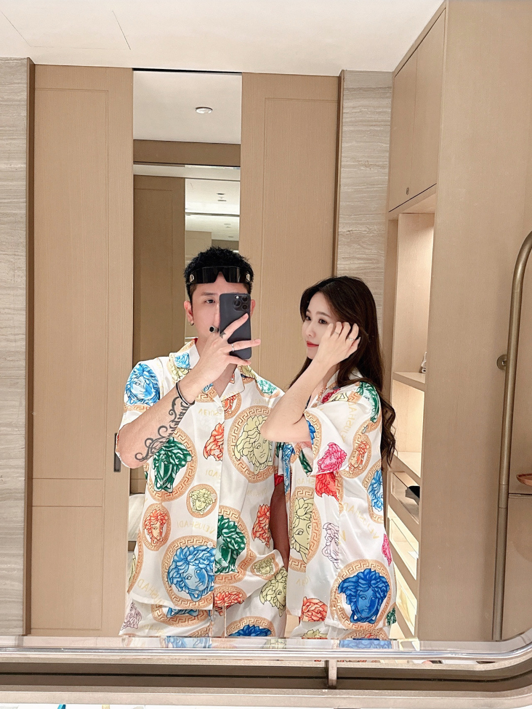 NO:128381,Paijia original new style Fanfan couple style suit short sleeve shorts high-end home clothing suit, same style for men and women, using high-end Korean silk fabric, comfortable upper body effect, size M-3XL (silk products should not be washed by machine, recommended to wash by hand or wash with laundry bag), shorts, T-shirt, real silk, alexander wang19860909派家原创 新款范范 情侣款套装 短袖短裤 高端家居服套装,男女同款,采用高定韩国丝面料,上身效果舒适,尺码M—3XL（真丝产品切勿机洗,建议手洗或者洗衣袋洗）,,shorts,T-shirt,real silk,alexander wang,Men's clothing