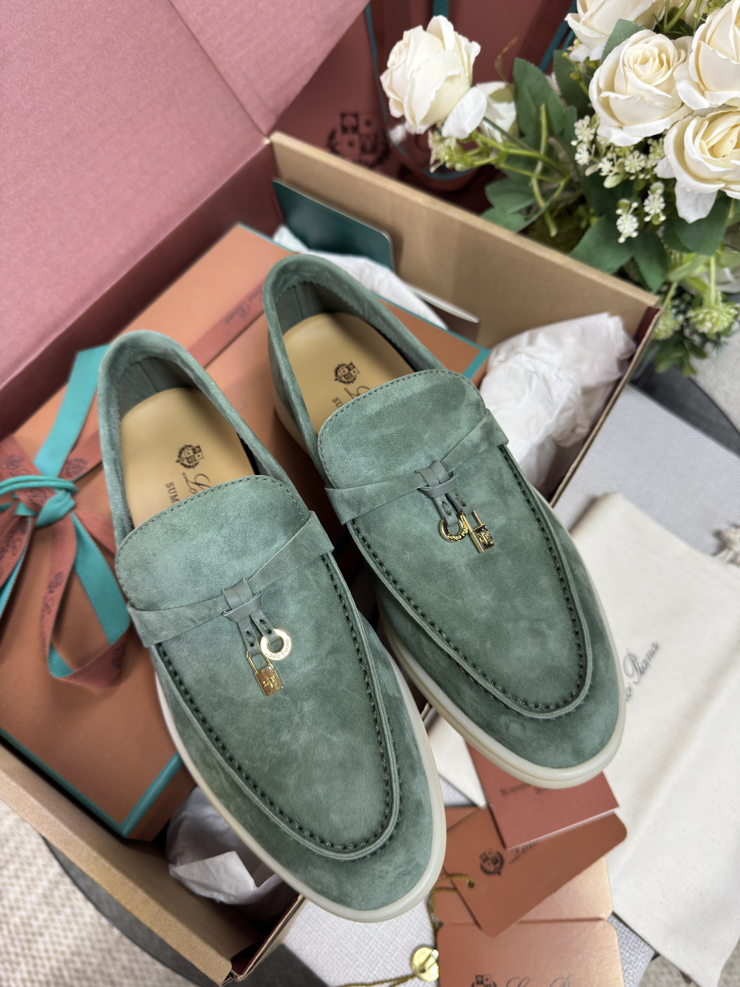 NO:648313,Beef goods size 35-42 (41.42 made to order, non-returnable) Italian Loro piana treasure brand LP Italian handmade shoes from Italy's top luxury brand!  A brand that can match Hermès. It has always been loved by many people for its high-end and simple style. It is super comfortable on the feet. Loafers, hermes, loro piana, loro piana, loafers19860909牛货 size35-42（41.42订做不退换） 意大利Loro piana宝藏品牌 LP意大利手工鞋 一款来自意大利顶级奢侈品牌！能与爱马仕匹配的品牌 一直以来以高级简约的风格得到很多人喜爱,上脚超级舒服,乐福鞋,hermes,loro piana,loro piana,loafers,Women's Shoes