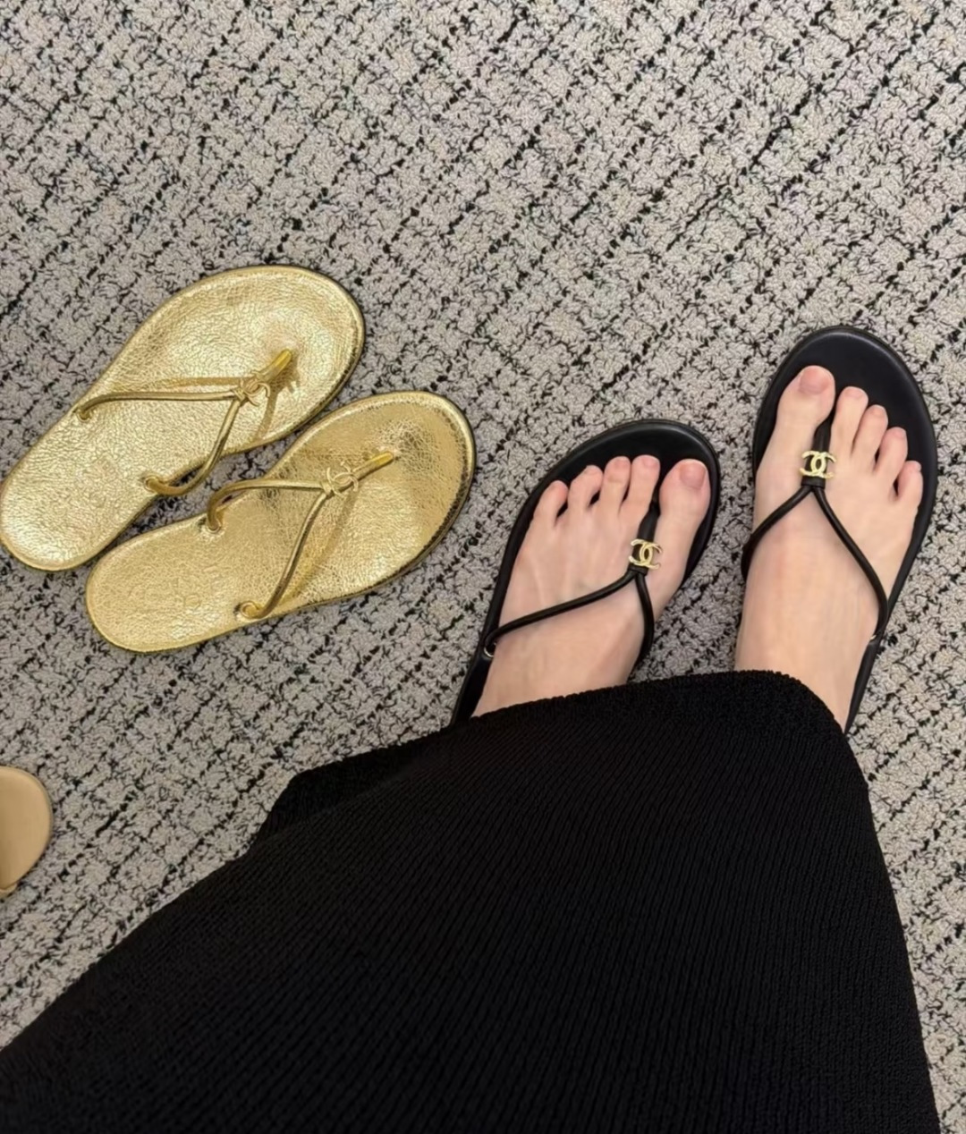 NO:784862,Summer must-haves. Flip-flops can also be worn for a sophisticated look. Split-toed shoes19860909夏日必备 人字拖也能穿出精致感,分趾鞋,Women's Shoes