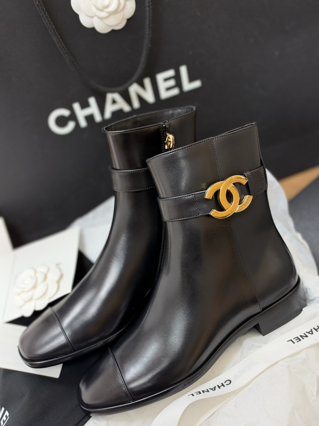 CHANEL ботильоны с пряжкой двойная C, черная кожа, круглый носок, толстая подошва