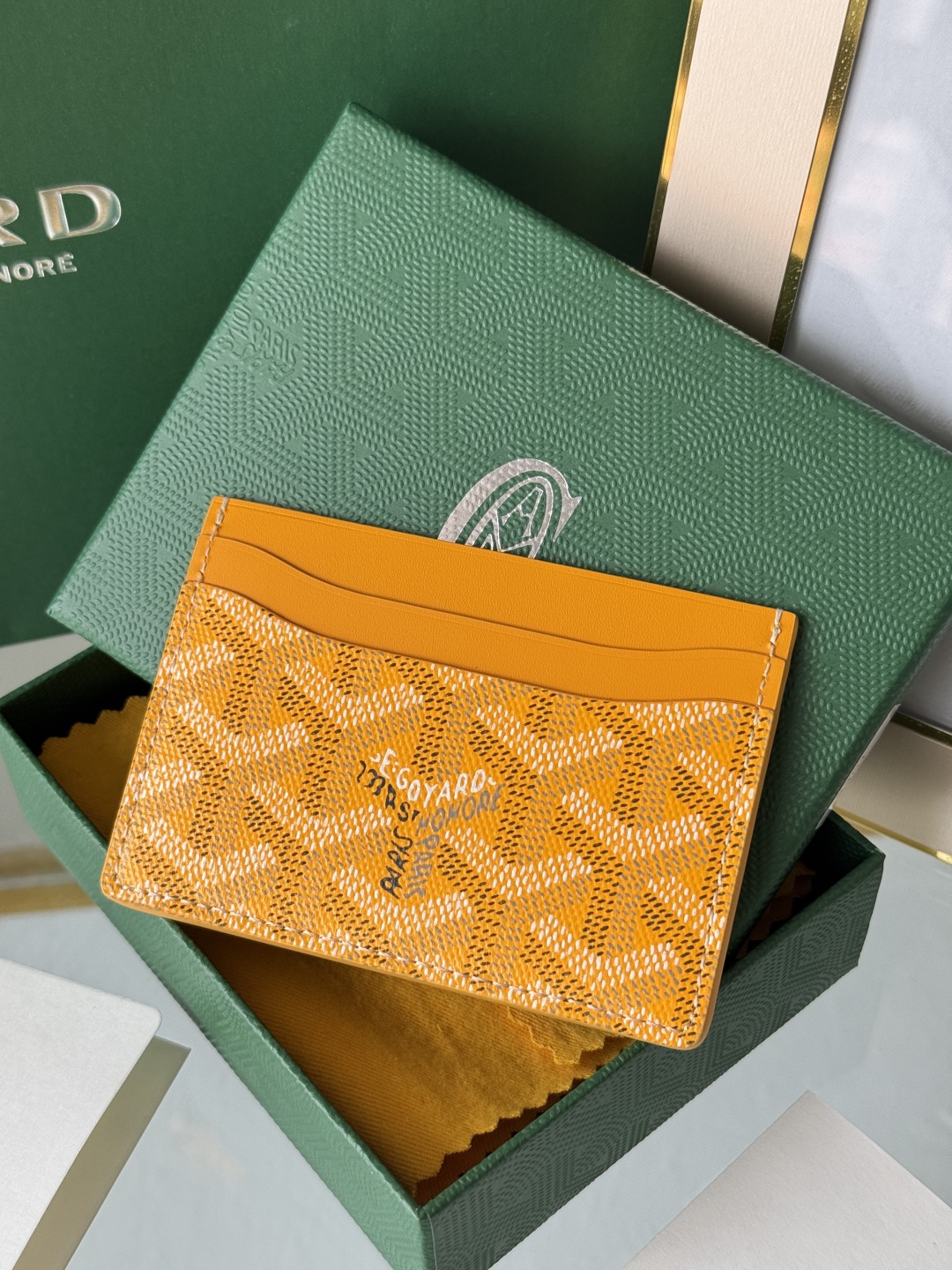 Goyard Yellow Card Holder - Compact & Stylish Wallet Alternative - Unisex 4 cmp i1745821582605 317 0 2