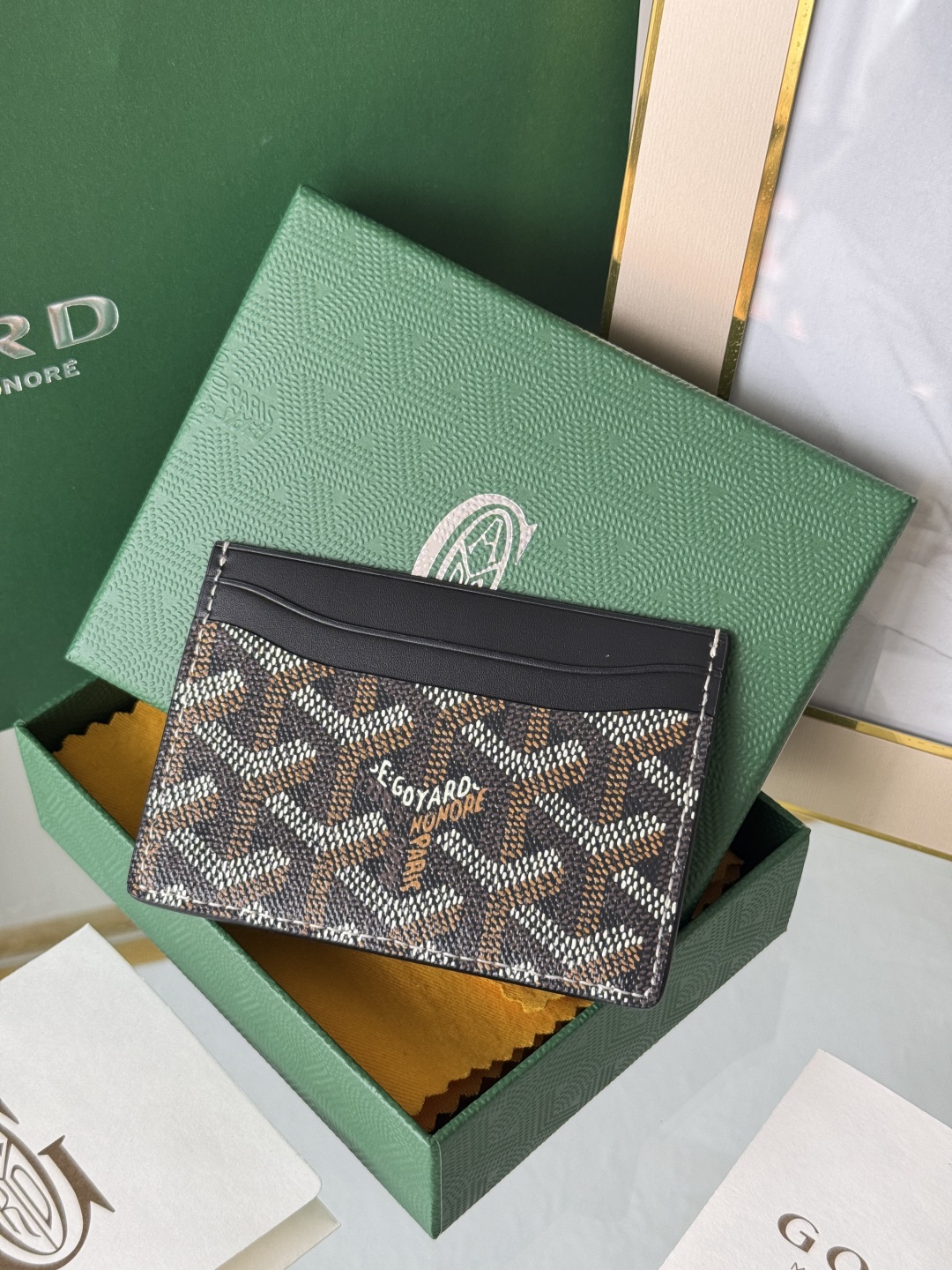 Goyard Card Holder - Compact and Stylish Card Case for Everyday Essentials 4 cmp i1745821855342 4992 0 2
