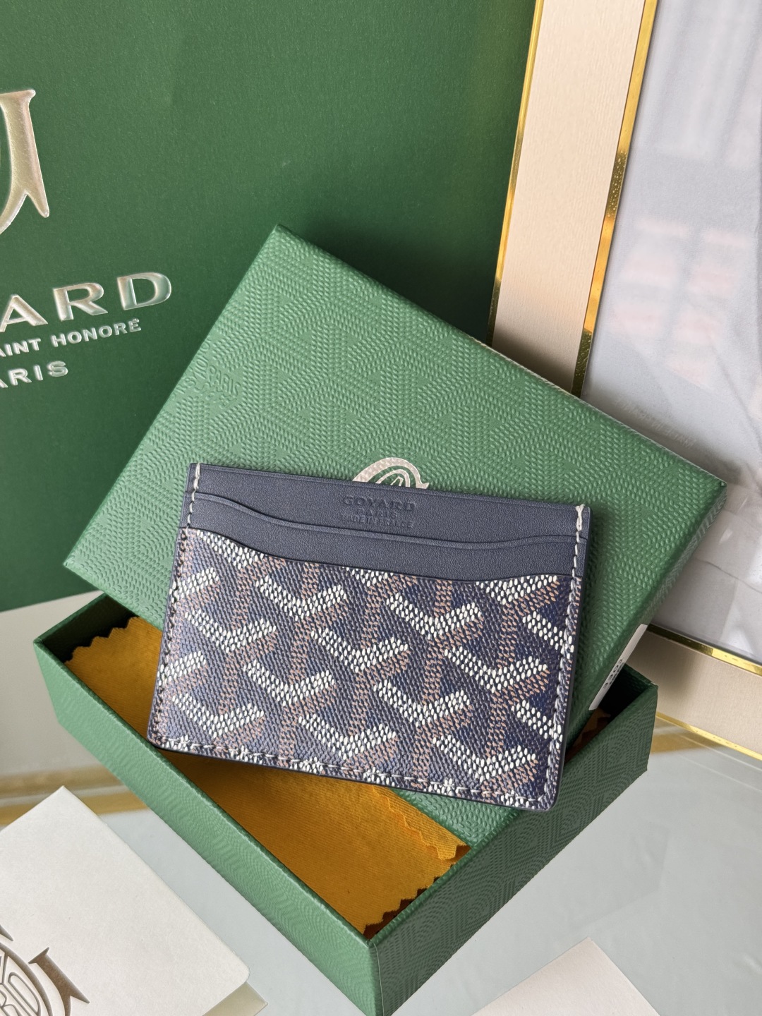 Goyard Card Holder - Compact and Stylish Wallet for Cards and Folded Bills 2 cmp i1745821997281 8731 0 1