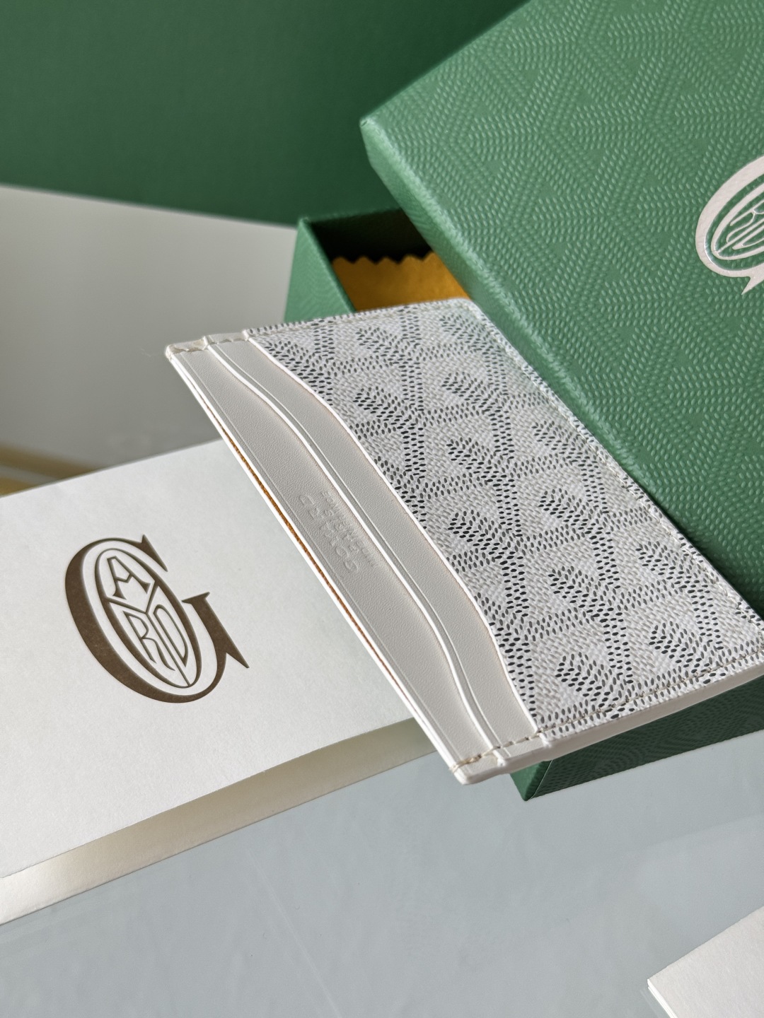 Goyard White Card Holder - Compact & Stylish Card Case, Perfect for Everyday Use 4 cmp i1745822016709 2932 0 3