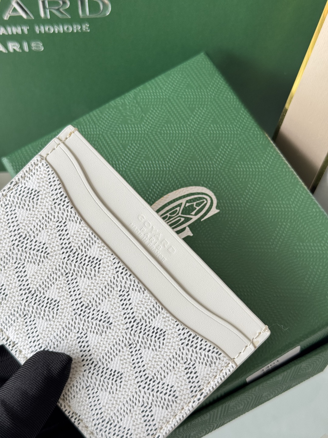 Goyard White Card Holder - Compact & Stylish Card Case, Perfect for Everyday Use 7 cmp i1745822016808 8162 0 6