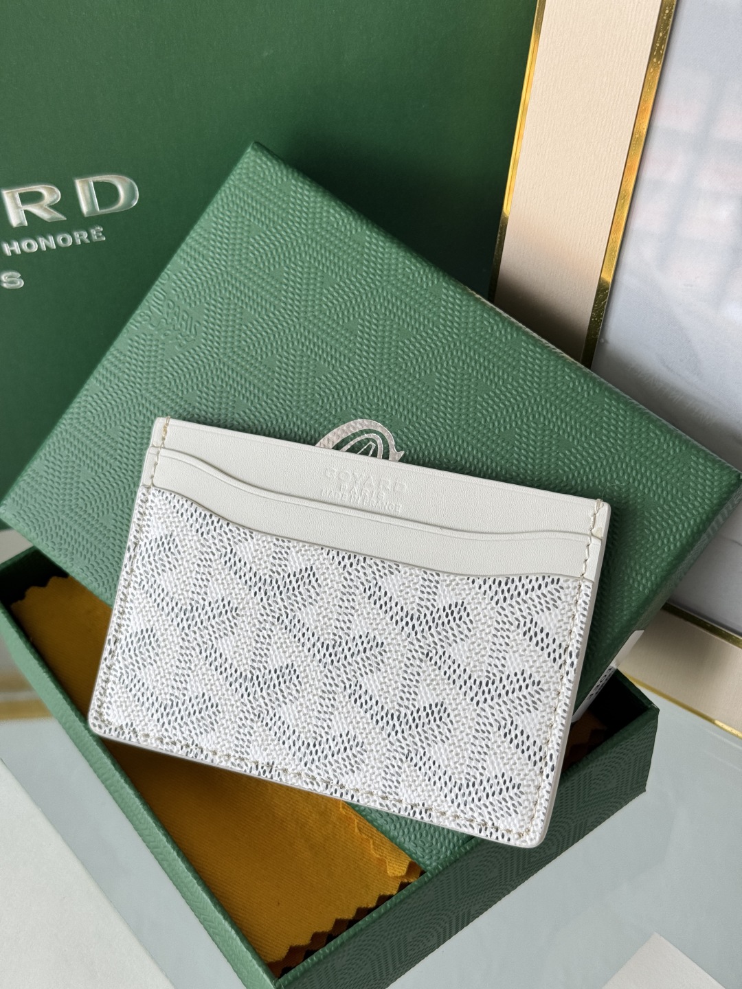 Goyard White Card Holder - Compact & Stylish Card Case, Perfect for Everyday Use 2 cmp i1745822016859 6546 0 1