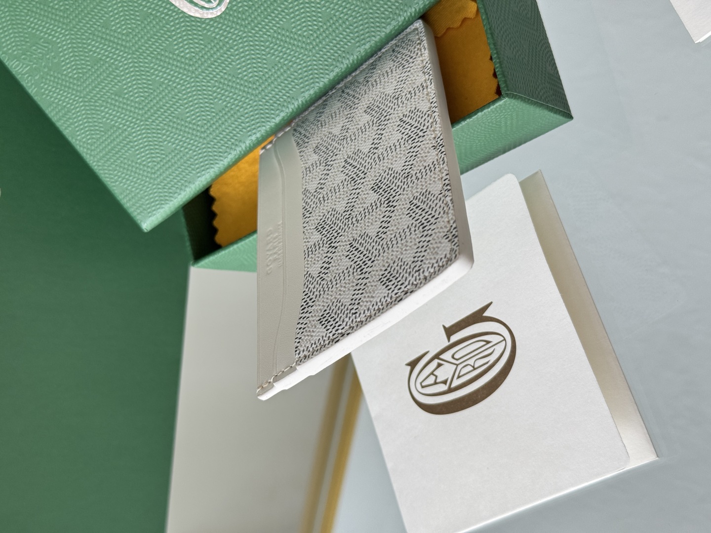 Goyard White Card Holder - Compact & Stylish Card Case, Perfect for Everyday Use 5 cmp i1745822023540 1159 0 4