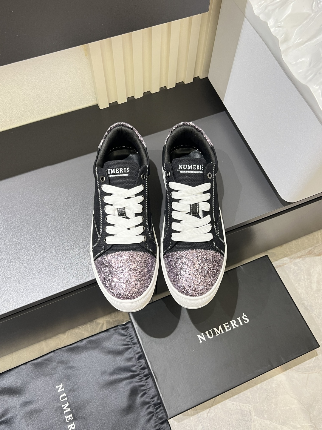NO:851041,[NUMERIS~] Men's casual shoes are on sale simultaneously in 2026z cabinets. Sizes are 38-44. The uppers are made of multi-material spliced ​​mesh lining, which is comfortable and breathable. The original soles are comfortable and wear-resistant. The real ones are better when photographed in person!  ,19860909【NUMERIS～】男士休闲鞋 2026z柜同步发售 码数38-44 鞋面选用多材质拼接网布内里,舒适透气,鞋底原版舒适耐磨大底,实物拍摄实物更赞！,,Men's shoes