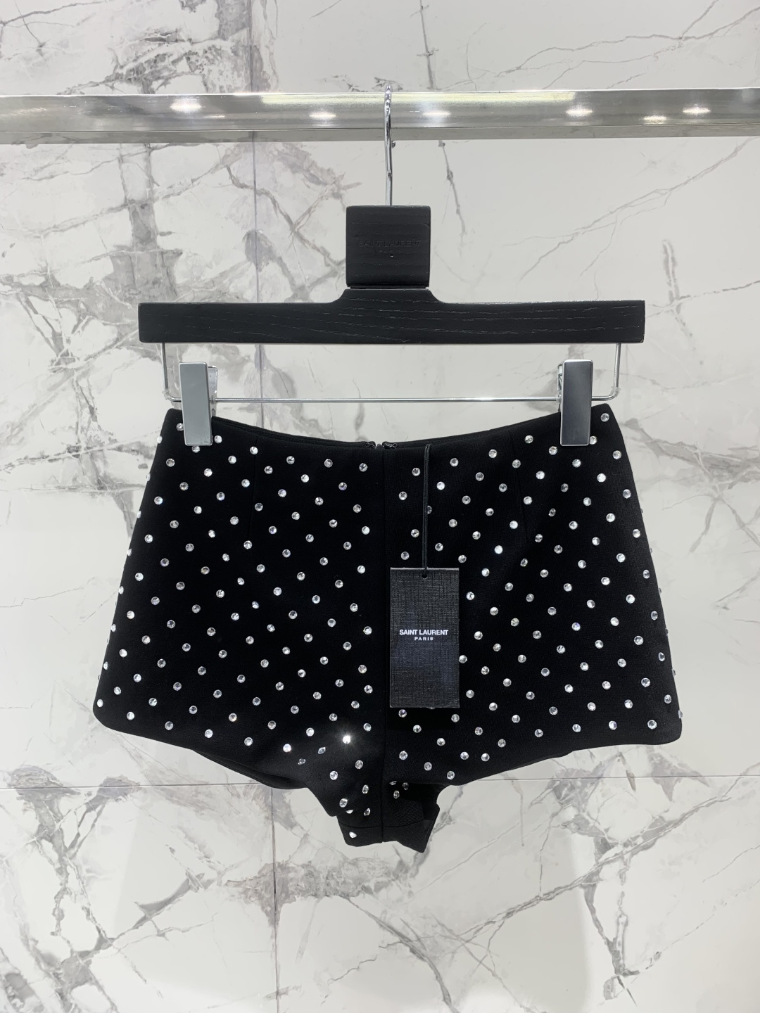 NO:829399,*Classic hot-drilled full shorts, advanced customization series, all cuts are hot-drilled. The whole piece is imported with rhinestones. Super invincible Blingbling~ The fabric is not thick~ The upper body is very elegant and high-end. Super heavy. Accept orders. Exclusive first release. Color: Elegant black, high-end white. Size SML, Saint Laurent-clothing, saint laurent, shorts,19860909*经典烫钻全短裤 高级定制系列 ,全部裁片烫钻 .整件进口钻 超级无敌Blingbling～ 面料非厚款～ 上身非常大气高级  超级重接受订单 独家首发 颜色 优雅黑 高级白 码数SML,圣罗兰-服装,saint laurent,shorts,,Women's clothing
