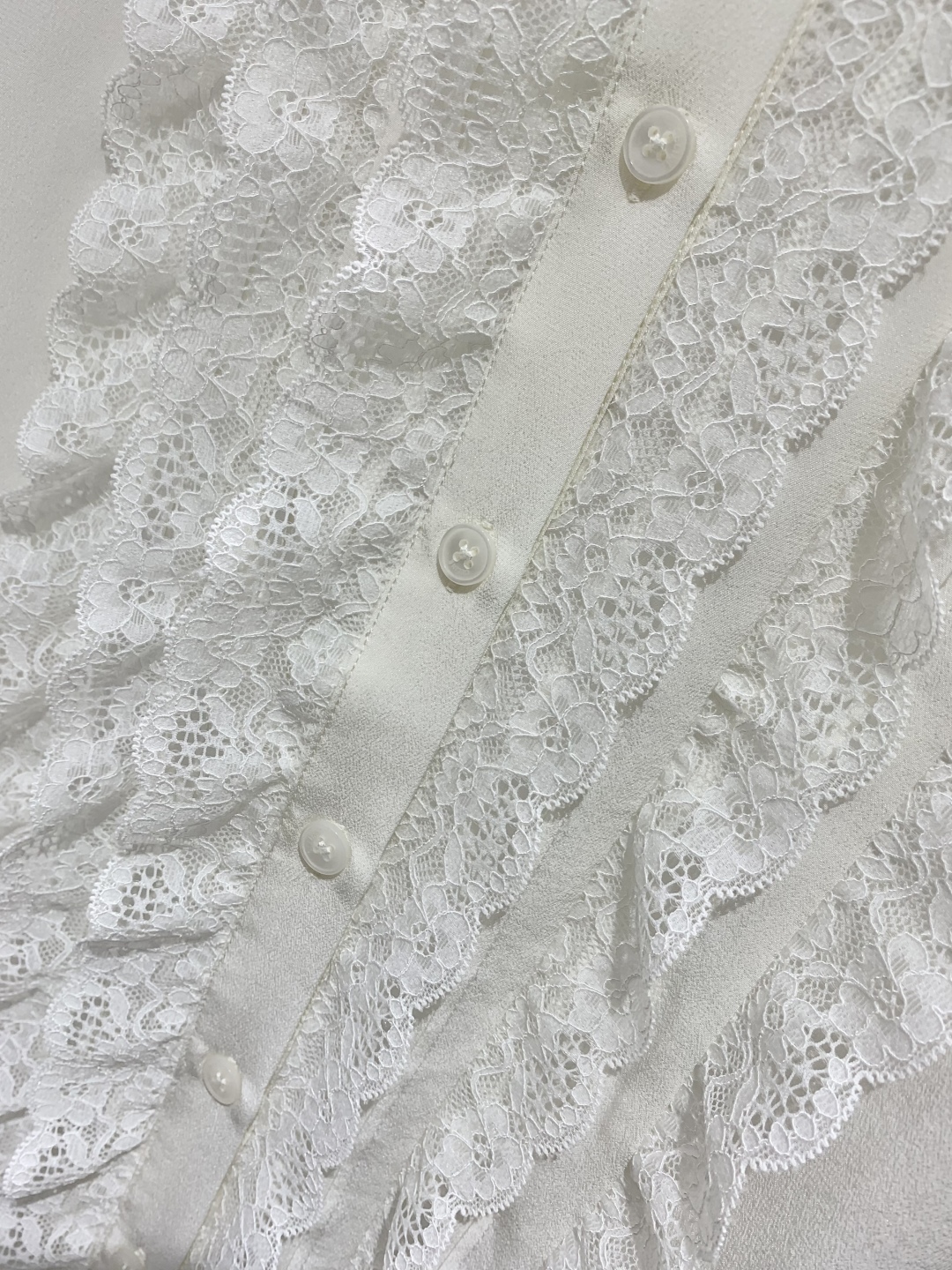 Elegant Lace Trim Silk Blouse - Vintage Style, Soft Fabric, Versatile Top 6 cmp i1745550172640 7603 0 4