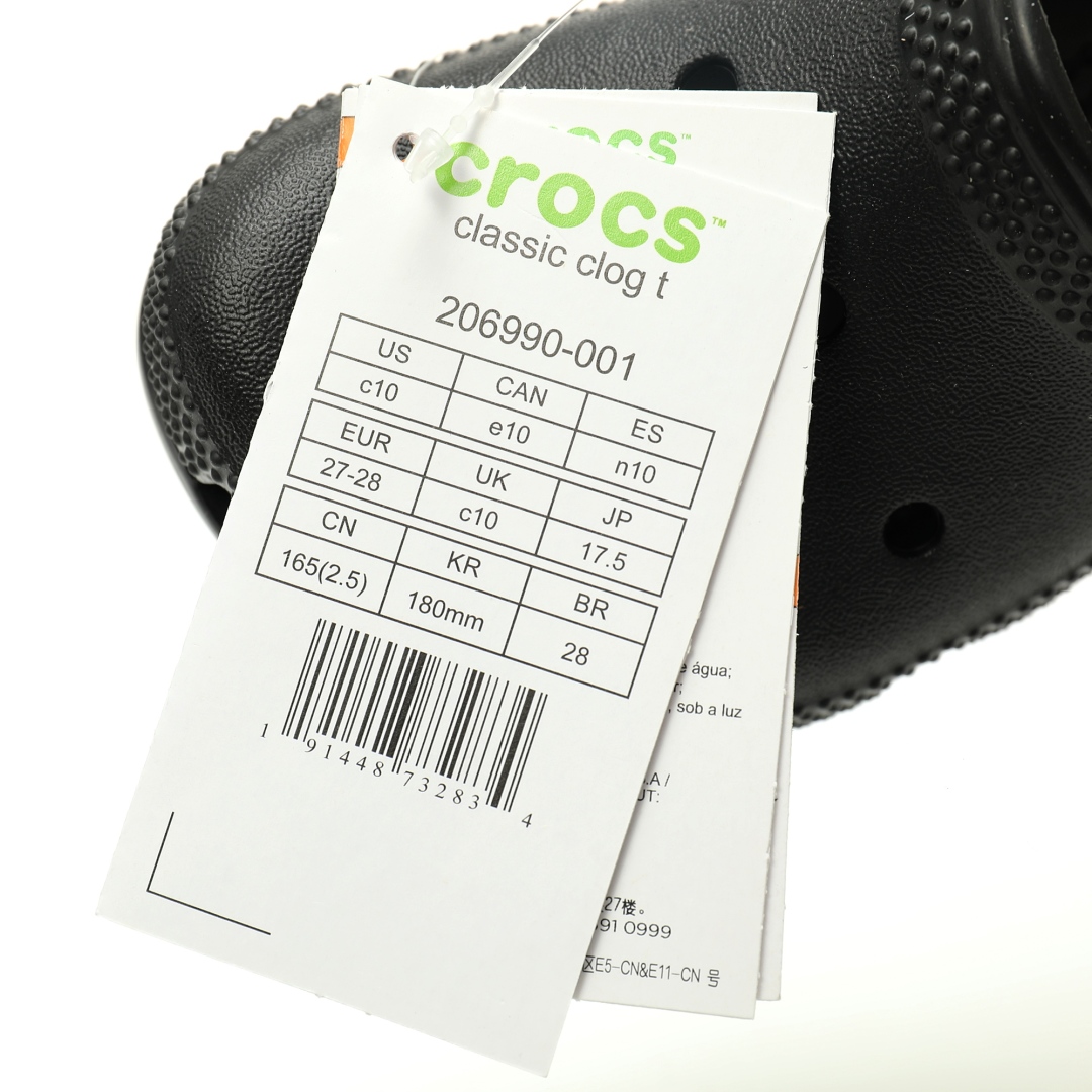 图片[9]-【新品实拍篇童鞋原环保材料,软包无鞋盒!!#全新开发双层超轻95%(注塑)EVA塑料上下层组合模具,5%泡沫塑料发泡缓震物料❗️风靡全球的四季皆宜的鞋!美国休闲鞋履品牌·卡骆驰/Crocs Classic Clog Infant Toddler Sandals 云朵系列沙滩穿搭休闲涉水洞洞鞋凉拖鞋“全黑”206990-001 尺码：小童/C8=24-25码 C9=25-26码 C10=27-28码 C11=28-29码 C12=29-30码 C13=30-31码 大童/J1=32-33码 J2=33-34码 J3=34-35码 Crocs（卡骆驰）是全球创新休闲鞋的出色品牌。Crocs秉承其核心的塑模鞋履工艺，推出了适宜四季的丰富的休闲鞋品。 所有Crocs鞋款均采用Crocslite材质制造，这项革命性技术令每一双鞋都具有柔软、舒适Crocs经典白色克骆格鞋款，外观纯白，外型酷似鳄鱼头，鞋面圆头圆脑、布满洞洞，这种经典的休闲鞋也被很多人亲切的称为 “洞洞鞋”。而且鞋子兼具非凉鞋所拥有的防滑耐磨性，鞋底采用耐磨树脂材质，在行走中，不易滑倒，给予双脚最大的缓冲保护。鞋子后跟还有可调节、可翻转的后跟带，放前面变成惬意舒适的凉拖，放后面行走跳跃更加稳固。一鞋两穿，抓地力强，适合多种场合！-选品中心