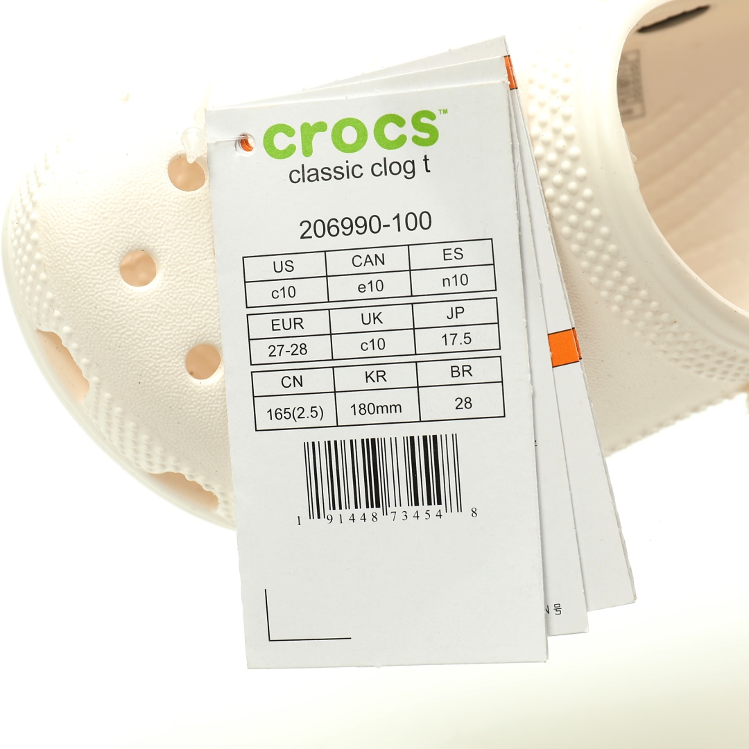 图片[9]-【新品实拍篇童鞋原环保材料,软包无鞋盒!!#全新开发双层超轻95%(注塑)EVA塑料上下层组合模具,5%泡沫塑料发泡缓震物料❗️风靡全球的四季皆宜的鞋!美国休闲鞋履品牌·卡骆驰/Crocs Classic Clog Infant Toddler Sandals 云朵系列沙滩穿搭休闲涉水洞洞鞋凉拖鞋“全白”206990-100 尺码：小童/C8=24-25码 C9=25-26码 C10=27-28码 C11=28-29码 C12=29-30码 C13=30-31码 大童/J1=32-33码 J2=33-34码 J3=34-35码 Crocs（卡骆驰）是全球创新休闲鞋的出色品牌。Crocs秉承其核心的塑模鞋履工艺，推出了适宜四季的丰富的休闲鞋品。 所有Crocs鞋款均采用Crocslite材质制造，这项革命性技术令每一双鞋都具有柔软、舒适Crocs经典白色克骆格鞋款，外观纯白，外型酷似鳄鱼头，鞋面圆头圆脑、布满洞洞，这种经典的休闲鞋也被很多人亲切的称为 “洞洞鞋”。而且鞋子兼具非凉鞋所拥有的防滑耐磨性，鞋底采用耐磨树脂材质，在行走中，不易滑倒，给予双脚最大的缓冲保护。鞋子后跟还有可调节、可翻转的后跟带，放前面变成惬意舒适的凉拖，放后面行走跳跃更加稳固。一鞋两穿，抓地力强，适合多种场合！-选品中心