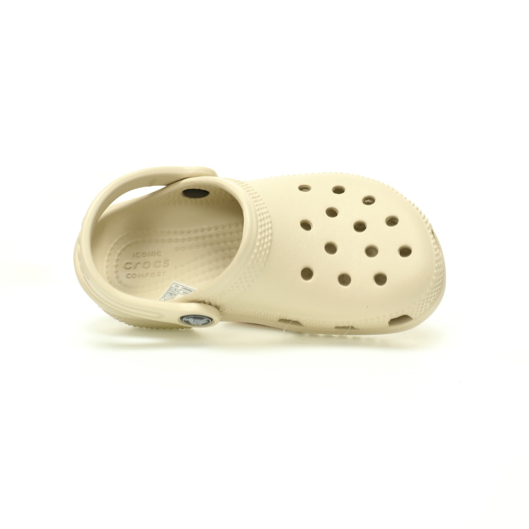 图片[3]-【新品实拍篇童鞋原环保材料,软包无鞋盒!!#全新开发双层超轻95%(注塑)EVA塑料上下层组合模具,5%泡沫塑料发泡缓震物料❗️风靡全球的四季皆宜的鞋!美国休闲鞋履品牌·卡骆驰/Crocs Classic Clog Infant Toddler Sandals 云朵系列沙滩穿搭休闲涉水洞洞鞋凉拖鞋“豆沙黄”206990-5AF 尺码：小童/C8=24-25码 C9=25-26码 C10=27-28码 C11=28-29码 C12=29-30码 C13=30-31码 大童/J1=32-33码 J2=33-34码 J3=34-35码 Crocs（卡骆驰）是全球创新休闲鞋的出色品牌。Crocs秉承其核心的塑模鞋履工艺，推出了适宜四季的丰富的休闲鞋品。 所有Crocs鞋款均采用Crocslite材质制造，这项革命性技术令每一双鞋都具有柔软、舒适Crocs经典白色克骆格鞋款，外观纯白，外型酷似鳄鱼头，鞋面圆头圆脑、布满洞洞，这种经典的休闲鞋也被很多人亲切的称为 “洞洞鞋”。而且鞋子兼具非凉鞋所拥有的防滑耐磨性，鞋底采用耐磨树脂材质，在行走中，不易滑倒，给予双脚最大的缓冲保护。鞋子后跟还有可调节、可翻转的后跟带，放前面变成惬意舒适的凉拖，放后面行走跳跃更加稳固。一鞋两穿，抓地力强，适合多种场合！-选品中心