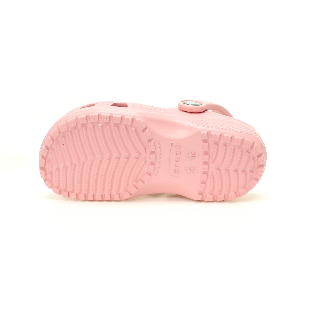 图片[4]-【新品实拍篇童鞋原环保材料,软包无鞋盒!!#全新开发双层超轻95%(注塑)EVA塑料上下层组合模具,5%泡沫塑料发泡缓震物料❗️风靡全球的四季皆宜的鞋!美国休闲鞋履品牌·卡骆驰/Crocs Classic Clog Infant Toddler Sandals 云朵系列沙滩穿搭休闲涉水洞洞鞋凉拖鞋“浅粉”206990-5AF 尺码：小童/C8=24-25码 C9=25-26码 C10=27-28码 C11=28-29码 C12=29-30码 C13=30-31码 大童/J1=32-33码 J2=33-34码 J3=34-35码 Crocs（卡骆驰）是全球创新休闲鞋的出色品牌。Crocs秉承其核心的塑模鞋履工艺，推出了适宜四季的丰富的休闲鞋品。 所有Crocs鞋款均采用Crocslite材质制造，这项革命性技术令每一双鞋都具有柔软、舒适Crocs经典白色克骆格鞋款，外观纯白，外型酷似鳄鱼头，鞋面圆头圆脑、布满洞洞，这种经典的休闲鞋也被很多人亲切的称为 “洞洞鞋”。而且鞋子兼具非凉鞋所拥有的防滑耐磨性，鞋底采用耐磨树脂材质，在行走中，不易滑倒，给予双脚最大的缓冲保护。鞋子后跟还有可调节、可翻转的后跟带，放前面变成惬意舒适的凉拖，放后面行走跳跃更加稳固。一鞋两穿，抓地力强，适合多种场合！-选品中心