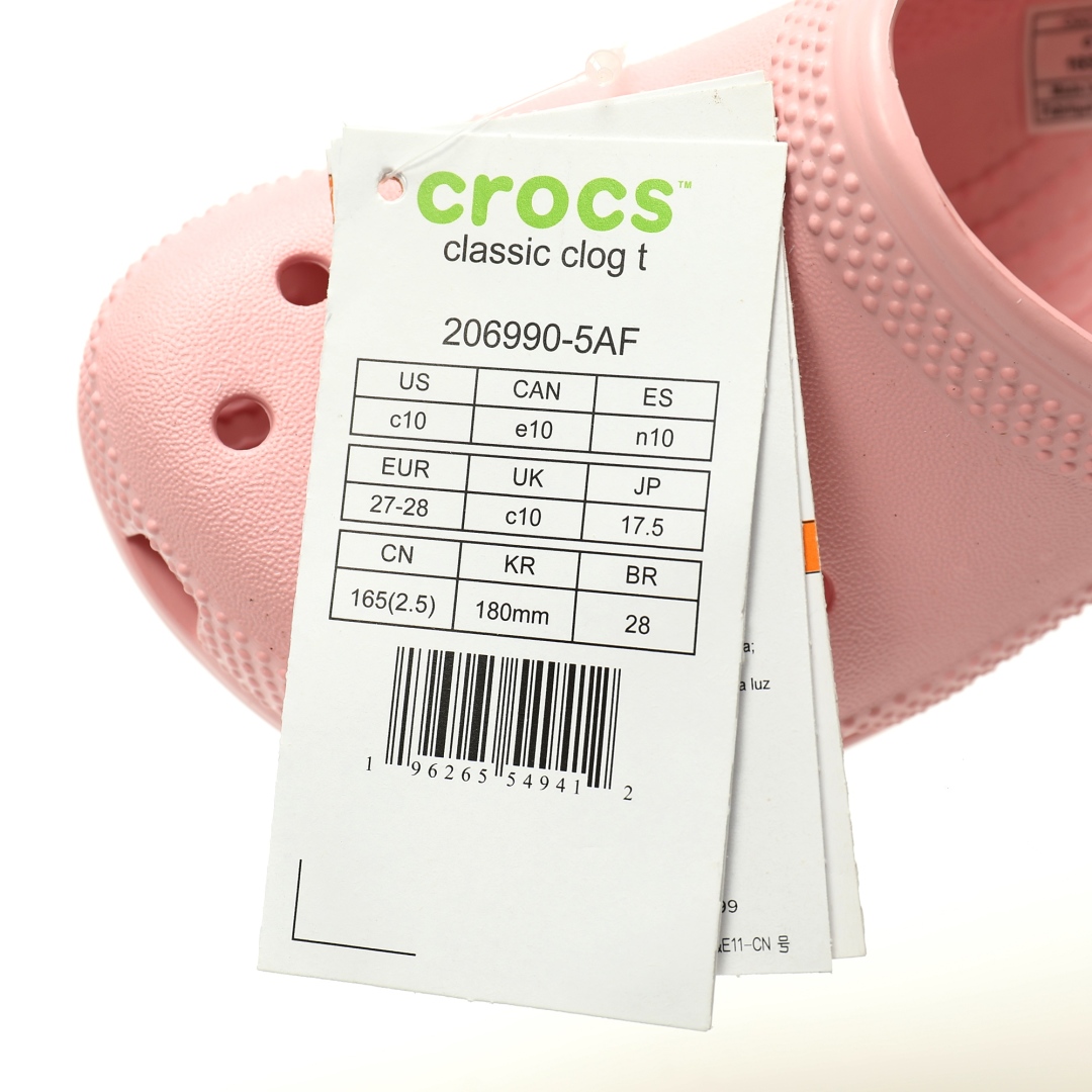 图片[9]-【新品实拍篇童鞋原环保材料,软包无鞋盒!!#全新开发双层超轻95%(注塑)EVA塑料上下层组合模具,5%泡沫塑料发泡缓震物料❗️风靡全球的四季皆宜的鞋!美国休闲鞋履品牌·卡骆驰/Crocs Classic Clog Infant Toddler Sandals 云朵系列沙滩穿搭休闲涉水洞洞鞋凉拖鞋“浅粉”206990-5AF 尺码：小童/C8=24-25码 C9=25-26码 C10=27-28码 C11=28-29码 C12=29-30码 C13=30-31码 大童/J1=32-33码 J2=33-34码 J3=34-35码 Crocs（卡骆驰）是全球创新休闲鞋的出色品牌。Crocs秉承其核心的塑模鞋履工艺，推出了适宜四季的丰富的休闲鞋品。 所有Crocs鞋款均采用Crocslite材质制造，这项革命性技术令每一双鞋都具有柔软、舒适Crocs经典白色克骆格鞋款，外观纯白，外型酷似鳄鱼头，鞋面圆头圆脑、布满洞洞，这种经典的休闲鞋也被很多人亲切的称为 “洞洞鞋”。而且鞋子兼具非凉鞋所拥有的防滑耐磨性，鞋底采用耐磨树脂材质，在行走中，不易滑倒，给予双脚最大的缓冲保护。鞋子后跟还有可调节、可翻转的后跟带，放前面变成惬意舒适的凉拖，放后面行走跳跃更加稳固。一鞋两穿，抓地力强，适合多种场合！-选品中心