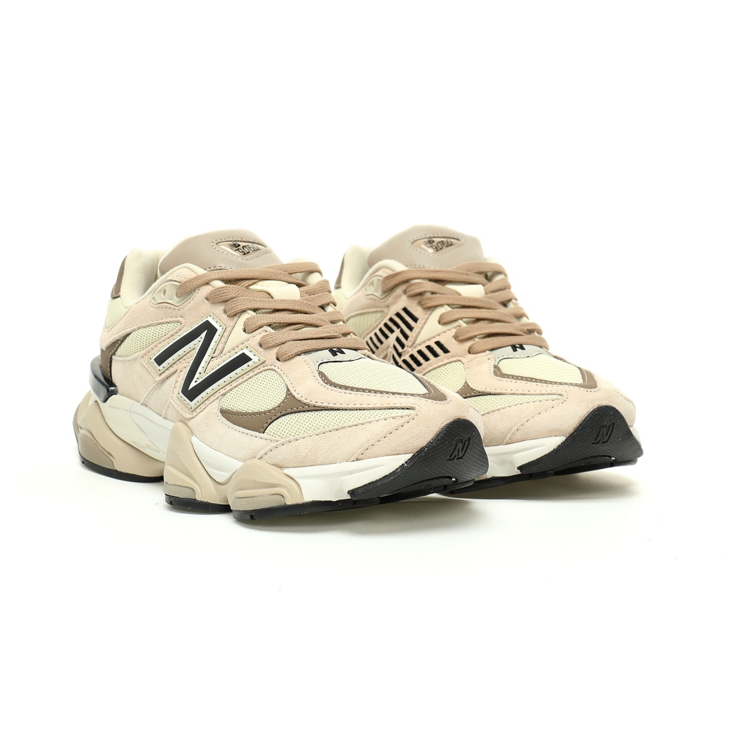 💰240 LY专供 独家纯原
【NB】【新品实拍篇】超优F版#男女鞋半码制#采用猪巴革组合网织布鞋面材质#4层组合底模#中底嵌入ABZORB缓震科技材料及后跟嵌入TPU装饰条稳固❗️ 2025中国蛇年限定配色!全新NB新百伦New Balance 9060"Mocha Brown"系列复古百搭老爹风小象蹄休闲运动跑步鞋“米黄摩卡棕黑”U9060ZBB
尺码:36 37 37.5 38 38.5 39.5 40 40.5 41.5 42 42.5 43 44 44.5 45 46.5
NewBalance近些年的出彩表现想必无需多言,除了各大品牌争相与其推出联名鞋款外,NewBalance也在逐步将自己的经典球鞋带回,当中最值得一提的莫过于NewBalance9060。近日,两款全新配色 New Balance 9060 官图曝光。第一双配色采用经典配色妆点,复古气质十足。鞋面采用网眼布、翻毛皮和皮革材质打造,带来不俗的视觉层次感。鞋侧面印有“N”字Logo,彰显鞋款身份。做旧白色中底搭配灰色外底收尾,完善整双鞋设计。第二双配色采用深灰色妆点,灰色和白色点缀,十分帅气。其余设计与第一款相同。