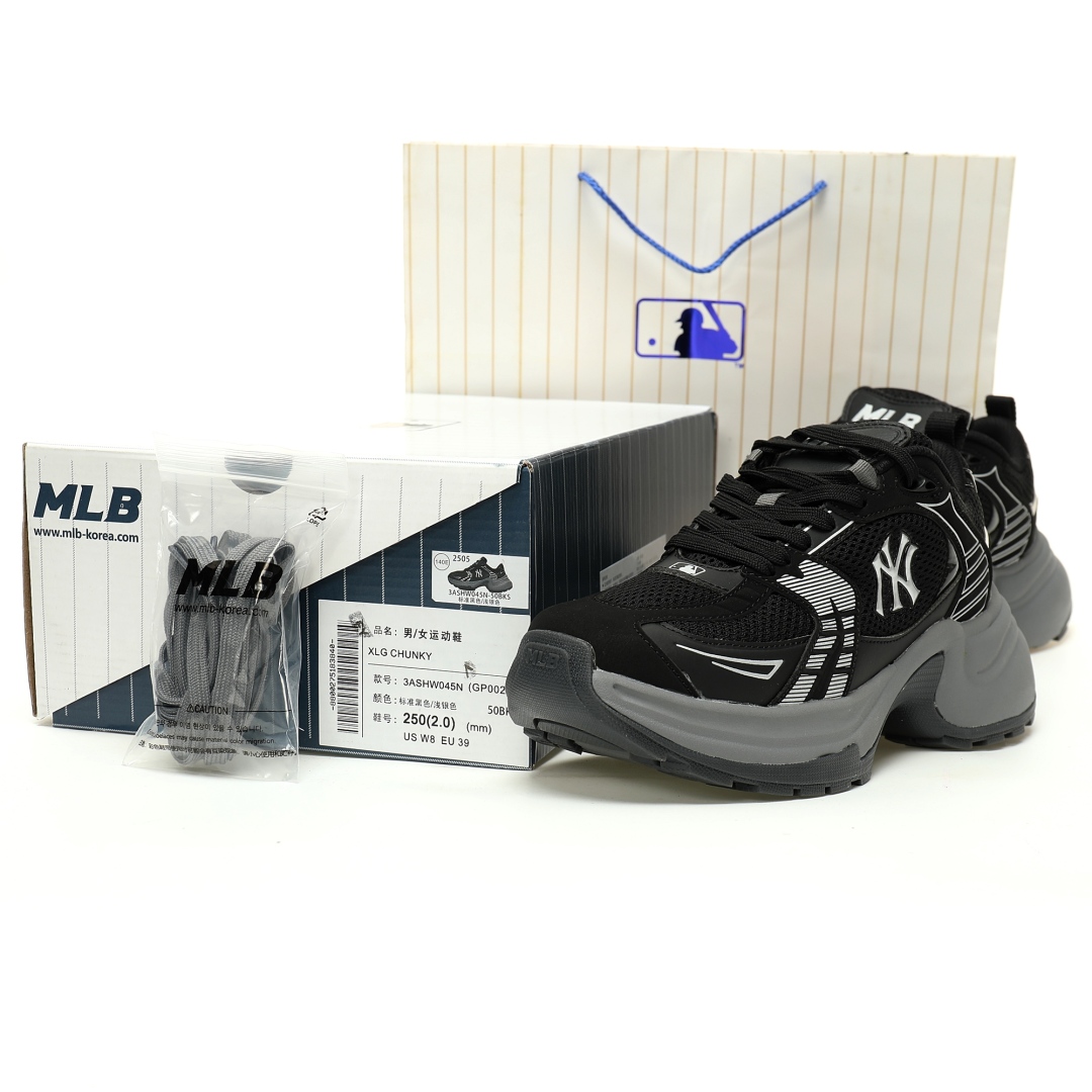 💰200 LY专供 独家纯原
【MLB】【新品实拍篇】品质L版#女鞋真标半码制#原楦原纸版数据开发#采用优质轻量克重纤维移膜皮革及透气网面鞋面材质#全新开发4.5cm厚度MD缓震组合防滑耐磨橡胶大底❗️潮人皆有MLB！联乘美国榄球洋基队New York Yankees x MLB XLG Chunky Low XLG系列低帮厚底复古老爹风休闲运动慢跑鞋“黑灰银NY”3ASHW045N-50BKS
尺码：35 36 36.5 37.5 38 38.5 39 