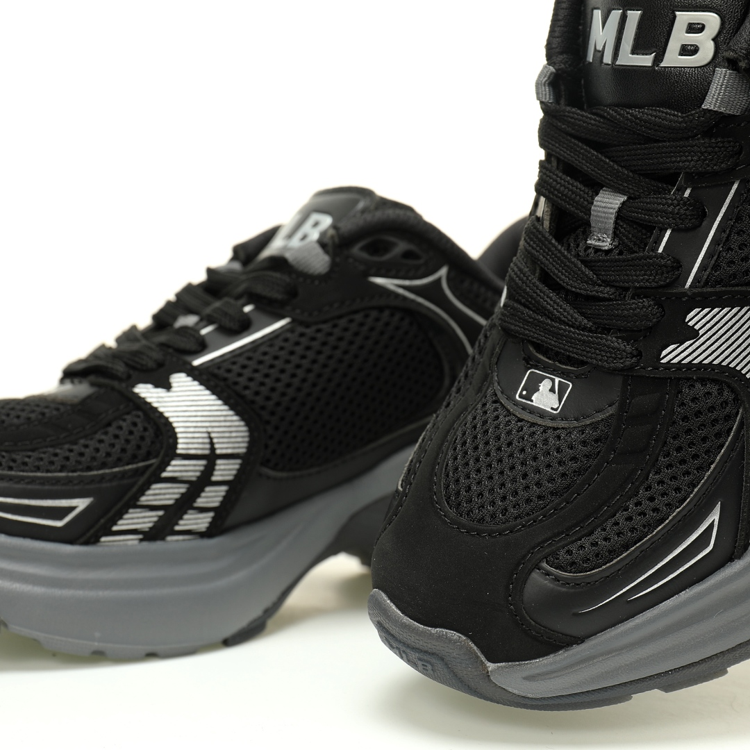 💰160 市面 顶级纯原
【MLB】【新品实拍篇】升级MB版#女鞋真标半码制#原楦原纸版数据开发#采用优质轻量克重纤维移膜皮革及透气网面鞋面材质#全新开发4.5cm厚度MD缓震组合防滑耐磨橡胶大底❗️潮人皆有MLB！联乘美国榄球洋基队New York Yankees x MLB XLG Chunky Low XLG系列低帮厚底复古老爹风休闲运动慢跑鞋“黑灰银NY”3ASHW045N-50BKS
尺码：35 36 36.5 37.5 38 38.5 39 40 40.5 41 