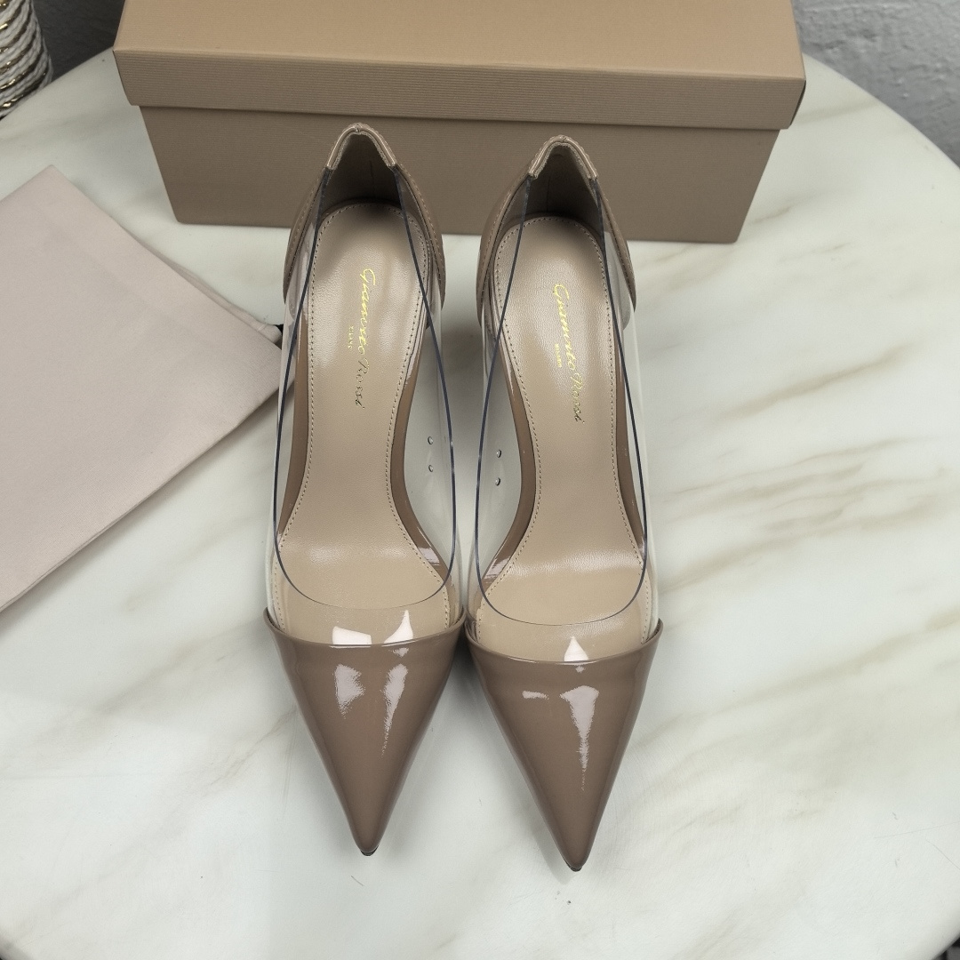 NO:630751,Factory-approved GianVito Ross Plexi spliced ​​high heels!  A classic!  Lasts forever!  In the face of love, we must spare no effort to love it and pursue it without reservation!  Gianvito Rossi has his own philosophy. Before designing each pair of shoes, the proportion of women's curves will be considered first, and secondly, sexiness and innovation will be extended on the basis of elegance!  This year we are making an upgraded version, making adjustments on the original basis. As we all know, it is very difficult to make shoes made of PVC material, and we have a hard time finding a balance between the smoothness and comfort of the shoes. We have made the shoes stand upright when standing still, and the material can soften appropriately according to the heat of the feet when put on the feet, so the fit is strong!  Our PvC materials all comply with international certification standards, are colorless and odorless, and are environmentally friendly materials that are harmless to the human body!  Original fabric material (glass film + Yangjing/patent leather) Sheepskin lining Heel height 10.5cm 8.5cm (remarks when ordering) Size34-41 (34, 40 and 41 are custom-made and cannot be returned or exchanged), high heels, single shoes, high heels, sheepskin, sheep19860909厂批 GianVito Ross 吉安维托·罗西 Plexi拼接式高跟鞋！经典之作！经久不衰！面对热爱 ,我们要不遗余力的喜欢,毫无保留地追寻！吉安维托·罗西有自己所秉承的理念 ,每一双鞋子在设计之前都会将女性曲线比例考虑在先,其次在优雅的基础上去延伸性感以及创新！ 今年我们做的是升级版,在原有基础上进行调整,众所周知,PVC材质的制鞋难度非常大,而我们很艰难的在鞋子的流畅性以及舒适度中找到平衡 ,把鞋子做到了静置时鞋型立挺,上脚时材质又可以根据受脚的热度适当变软,适脚性强！我们的PvC材质全部符合国际认证指标,无色无味,是对人体无害的环保材料！ 面料原版材料（玻璃胶片+羊京/漆皮） 内里羊皮里 跟高10.5cm 8.5cm（下单备注） Size34-41（34、40 41订做不予退换）,高跟鞋单鞋,high heels,sheepskin,sheep,Women's Shoes