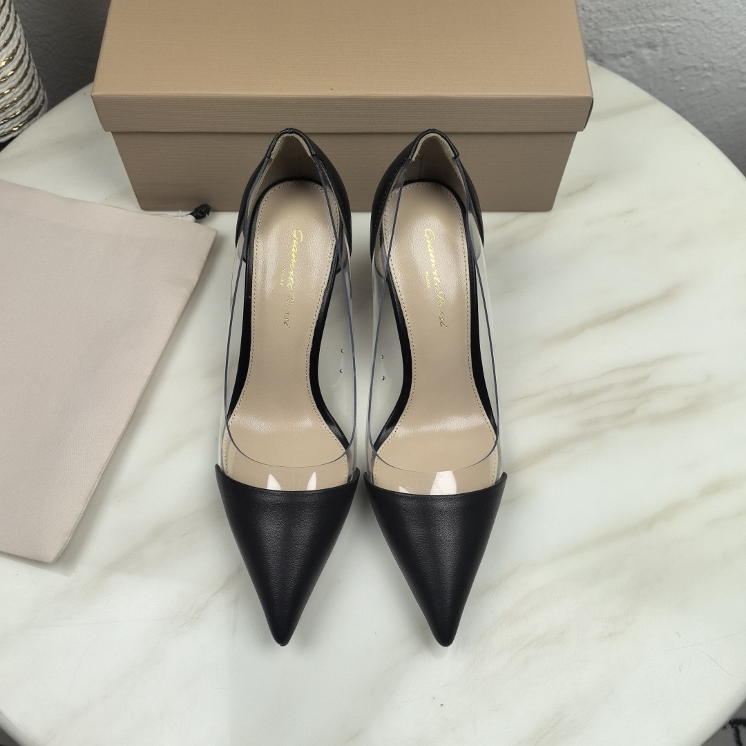 NO:630753,Factory-approved GianVito Ross Plexi spliced ​​high heels!  A classic!  Lasts forever!  In the face of love, we must spare no effort to love it and pursue it without reservation!  Gianvito Rossi has his own philosophy. Before designing each pair of shoes, the proportion of women's curves will be considered first, and secondly, sexiness and innovation will be extended on the basis of elegance!  This year we are making an upgraded version, making adjustments on the original basis. As we all know, it is very difficult to make shoes made of PVC material, and we have a hard time finding a balance between the smoothness and comfort of the shoes. We have made the shoes stand upright when standing still, and the material can soften appropriately according to the heat of the feet when put on the feet, so the fit is strong!  Our PvC materials all comply with international certification standards, are colorless and odorless, and are environmentally friendly materials that are harmless to the human body!  Original fabric material (glass film + cowhide) Sheepskin lining Heel height 10.5cm 8.5cm (note when ordering) Size 34-41 (34, 40 and 41 are custom-made and cannot be returned or exchanged), high heels, single shoes, high heels, cowhide, sheepskin19860909厂批 GianVito Ross 吉安维托·罗西 Plexi拼接式高跟鞋！经典之作！经久不衰！面对热爱 ,我们要不遗余力的喜欢,毫无保留地追寻！吉安维托·罗西有自己所秉承的理念 ,每一双鞋子在设计之前都会将女性曲线比例考虑在先,其次在优雅的基础上去延伸性感以及创新！ 今年我们做的是升级版,在原有基础上进行调整,众所周知,PVC材质的制鞋难度非常大,而我们很艰难的在鞋子的流畅性以及舒适度中找到平衡 ,把鞋子做到了静置时鞋型立挺,上脚时材质又可以根据受脚的热度适当变软,适脚性强！我们的PvC材质全部符合国际认证指标,无色无味,是对人体无害的环保材料！ 面料原版材料（玻璃胶片+牛皮） 内里羊皮里 跟高10.5cm 8.5cm（下单备注） Size34-41（34、40 41订做不予退换）,高跟鞋单鞋,high heels,cowhide,sheepskin,Women's Shoes