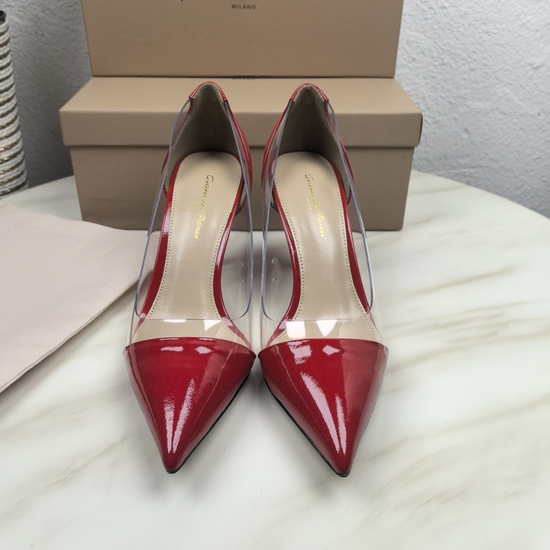 NO:630757,Factory-approved GianVito Ross Plexi spliced ​​high heels!  A classic!  Lasts forever!  In the face of love, we must spare no effort to love it and pursue it without reservation!  Gianvito Rossi has his own philosophy. Before designing each pair of shoes, the proportion of women's curves will be considered first, and secondly, sexiness and innovation will be extended on the basis of elegance!  This year we are making an upgraded version, making adjustments on the original basis. As we all know, it is very difficult to make shoes made of PVC material, and we have a hard time finding a balance between the smoothness and comfort of the shoes. We have made the shoes stand upright when standing still, and the material can soften appropriately according to the heat of the feet when put on the feet, so the fit is strong!  Our PvC materials all comply with international certification standards, are colorless and odorless, and are environmentally friendly materials that are harmless to the human body!  Original fabric material (glass film + patent leather) Sheepskin lining Heel height 10.5cm 8.5cm (remarks when ordering) Size34-41 (34, 40 and 41 are custom-made and cannot be returned or exchanged), high heels, single shoes, high heels, sheepskin19860909厂批 GianVito Ross 吉安维托·罗西 Plexi拼接式高跟鞋！经典之作！经久不衰！面对热爱 ,我们要不遗余力的喜欢,毫无保留地追寻！吉安维托·罗西有自己所秉承的理念 ,每一双鞋子在设计之前都会将女性曲线比例考虑在先,其次在优雅的基础上去延伸性感以及创新！ 今年我们做的是升级版,在原有基础上进行调整,众所周知,PVC材质的制鞋难度非常大,而我们很艰难的在鞋子的流畅性以及舒适度中找到平衡 ,把鞋子做到了静置时鞋型立挺,上脚时材质又可以根据受脚的热度适当变软,适脚性强！我们的PvC材质全部符合国际认证指标,无色无味,是对人体无害的环保材料！ 面料原版材料（玻璃胶片+漆皮） 内里羊皮里 跟高10.5cm 8.5cm（下单备注） Size34-41（34、40 41订做不予退换）,高跟鞋单鞋,high heels,sheepskin,Women's Shoes
