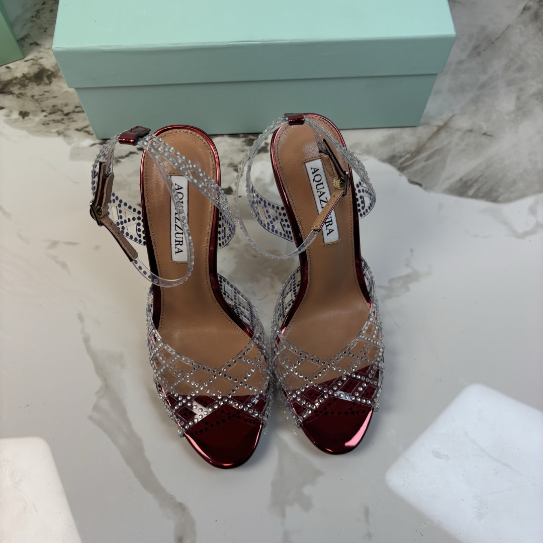 NO:784069,Sandals Pineapple Aquazzura classic spring and summer series Pineapple high-heeled sandals Pineapple women's film crystal inlaid high-heeled sandals shoes This shoe is made of film inlaid crystal technology, simple and elegant. The lace design makes the shoes more feminine. The design suitable for parties is suitable for various skirts, dresses, evening gowns, and nightclub styles. It is both simple and fashionable, too flashy and beautiful, and it takes beauty to a new level!  Cross design, full of fashion sense. Big bloggers from all walks of life have stepped into it. ZP develops and customizes the correct fabrics. It is paired with super flashy new upgrades. The design is suitable for parties. It is suitable for all kinds of skirts, dresses, evening dresses, and nightclub styles. Genuine leather outsole from the same channel at the counter. Order early and sell early. Developed by the original factory, no goods will be produced without the original. Five colors are included. Original custom film for the upper. Italian genuine leather outsole for the sole. Size 34-43 (34.41)  .42.43 customized) Heel height 10.5., high heels sandals, sandals, high heels, skirts, Leather soles19860909凉鞋  菠萝 Aquazzura  经典春夏系列 菠萝  高跟凉鞋 菠萝女士胶片水晶镶嵌高跟凉鞋鞋 这款鞋采用胶片镶嵌水晶工艺制成,简单大方 蕾丝搭配设计使鞋子更有女人味,适合派对的设计适用各种套裙,于连衣裙晚礼服,夜场各种款式. 既简洁又时髦 太闪太美啦 美出出新高度！ 交叉设计,时尚感满满 各路大博主都纷纷上脚 ZP开发、订制正确面料 搭配超闪全新升级,适合派对的设计适用各种套裙,连衣裙晚礼服,夜场各种款式. 专柜同渠道真皮大底 早订早卖 原厂开发,无原版不做货      颜色五色入 鞋面原版定制胶片 鞋底意大利真皮大底 码数34-43（34.41 .42.43定做） 跟高10.5.,高跟鞋凉鞋,sandals,high heels,skirts,Leather soles,Women's Shoes
