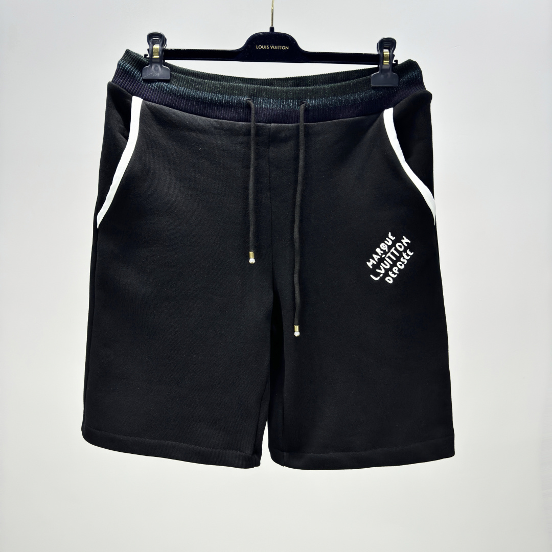 P170 1V Pantalones cortos de punto de algodón estilo universitario. Estos pantalones cortos con cordón están confeccion…