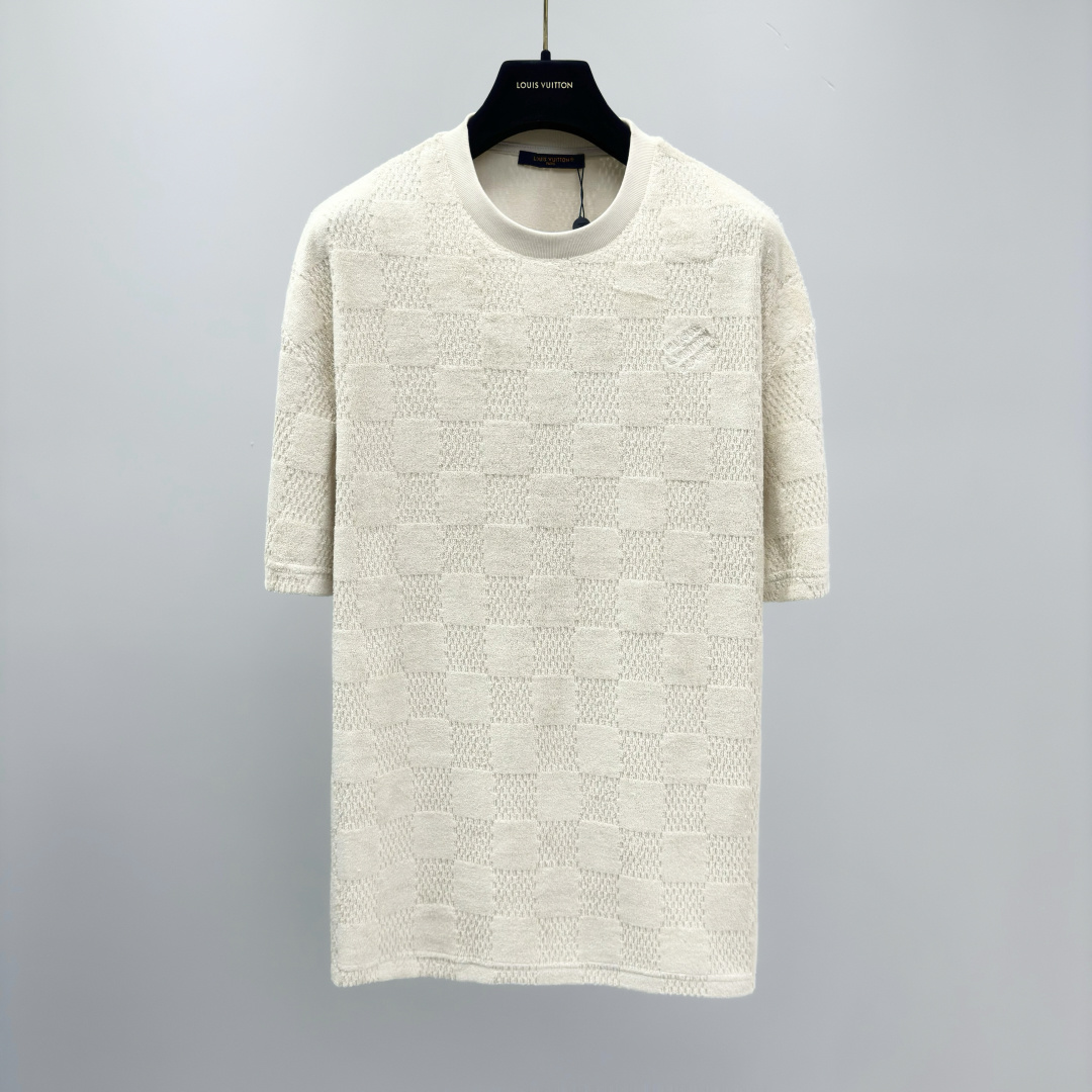 P135 1V Camiseta de tejido de rizo Esta camiseta de algodón está hecha de tejido de rizo cómodo, con patrón Damier teji…
