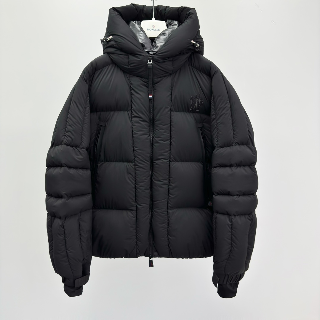 NO:607958,M0ncler hooded long-sleeved down jacket, same style for men and women. Fitted version. Thick length. Collar hood. Packing list. Brand label card. Hang tag. Zipper on the fly. Regular sleeve shape. Long sleeves. Solid color pattern. 4125987.3fjx,,down jacket,hats,alexander wang19860909M0ncler 连帽长袖羽绒服 男女同款 版型合身 厚度衣长 领型连帽 包装清单品牌标签卡吊牌 衣门襟拉链 袖型常规 袖长长袖 图案纯色 4125987.3fjx,,down jacket,hats,alexander wang,Men's clothing