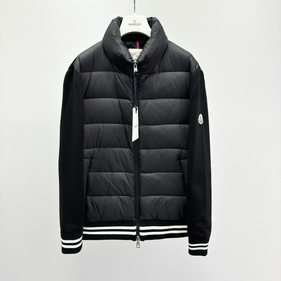 NO:572566,M0ncler lightweight spliced ​​stand-up collar zipper long-sleeved down jacket for men. Filling white goose down. Filling content other. Down content 90. Down content 90. Fabric polyester. Thickness and lightness. Style other. Ingredient content. Polyester fiber. Pattern solid color. Functional warmth. Collar type stand-up collar. Long sleeves. Regular sleeve shape. Placket zipper. 28325754.6,,down jacket,alexander wang19860909M0ncler 轻薄拼接立领拉链长袖羽绒服 男款 填充物白鹅绒 充绒量其他 绒子含量90 含绒量90 面料涤纶 厚度轻薄 款式 其他 成分含量聚酯纤维 图案纯色 功能保暖 领型立领 袖长长袖 袖型常规 衣门襟拉链 28325754.6,,down jacket,alexander wang,Men's clothing