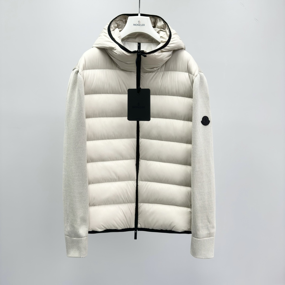 NO:572575,M0ncler Padded Corduroy series Logo hooded zipper long-sleeved down jacket 90% down content Polyester fabric Fit-fitting Moderate thickness Regular length Hooded collar Packing list Brand label card hangtag Ingredient content Feather 10 Fabric: Polyester fiber Filling: Down 90 Placket zipper Regular sleeve shape Long sleeves 28325084.7,,down jacket,hats,alexander wang19860909M0ncler Padded Corduroy系列 徽标连帽拉链长袖羽绒服 绒子含量90 面料涤纶 版型合身 厚度适中 衣长常规款 领型连帽 包装清单品牌标签卡吊牌 成分含量羽毛10面料:聚酯纤维填充物:羽绒90 衣门襟拉链 袖型常规 袖长长袖 28325084.7,,down jacket,hats,alexander wang,Men's clothing