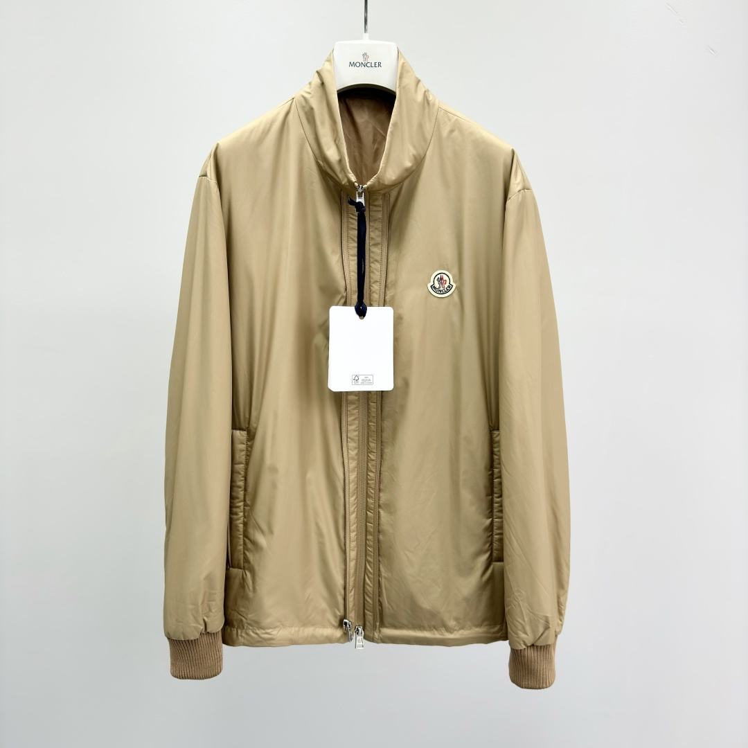 NO:601531,M0ncler solid color stand collar logo zipper down jacket men's fabric nylon fit version moderate thickness regular length collar stand collar packaging list brand label card hang tag composition content nylon pattern solid color, other 28325075.3fjx,,down jacket,alexander wang19860909M0ncler 纯色立领徽标拉链羽绒服 男款 面料锦纶 版型合身 厚度适中 衣长常规款 领型立领 包装清单品牌标签卡吊牌 成分含量锦纶 图案纯色,其他 28325075.3fjx,,down jacket,alexander wang,Men's clothing